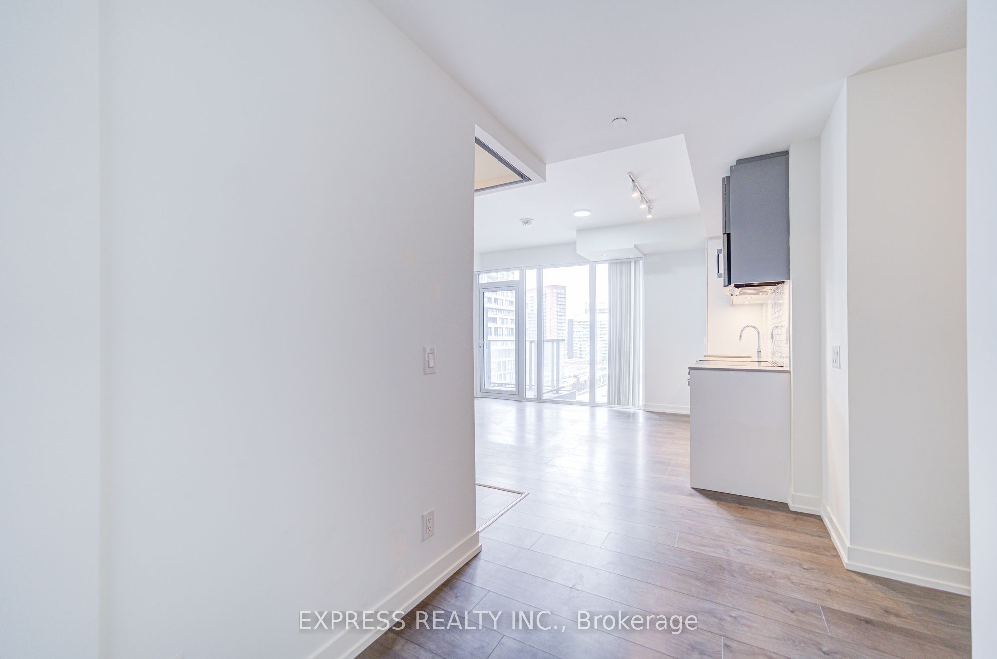 270 Dufferin Street 701 Property Photo 20