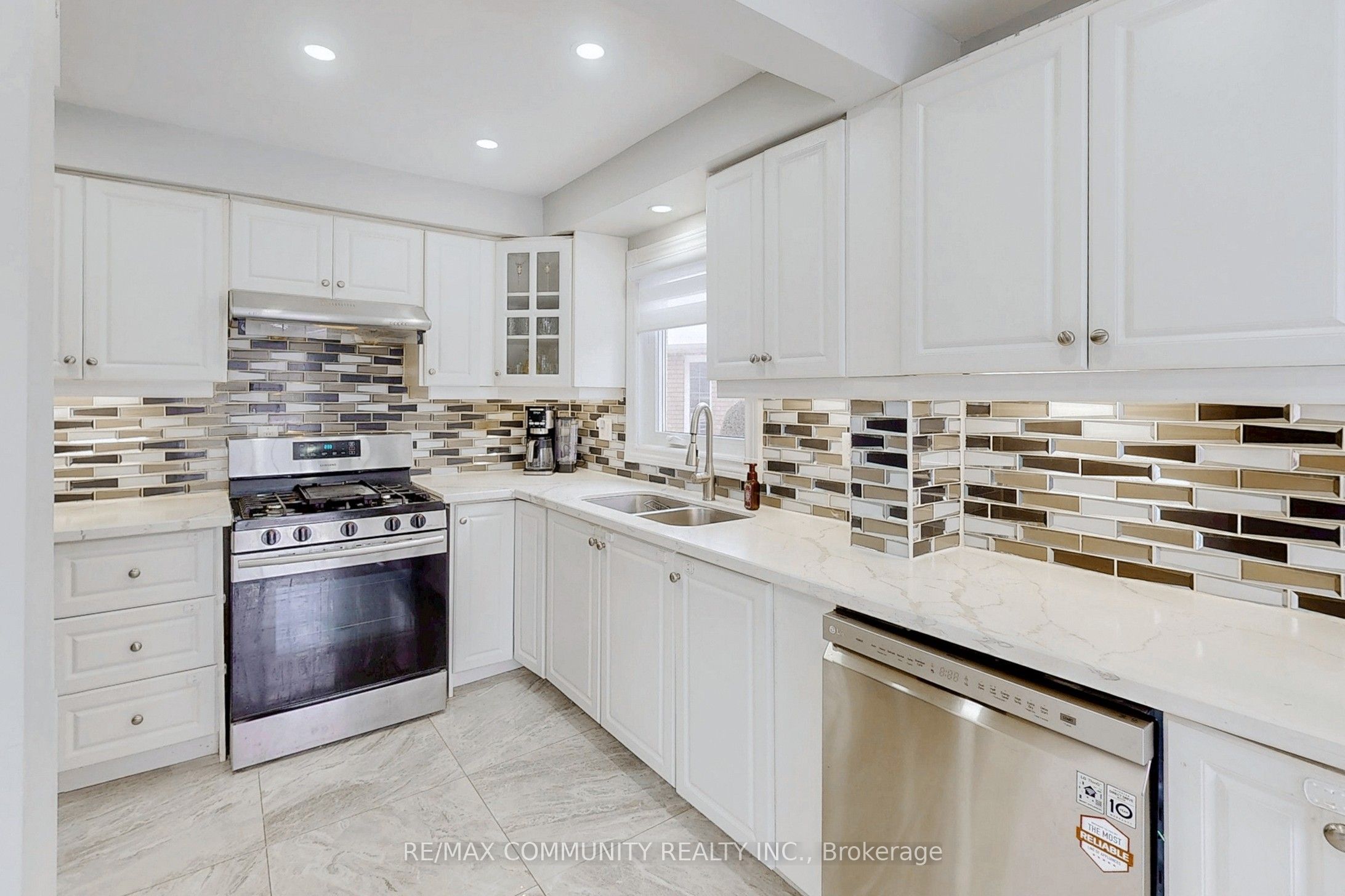 65 Creditstone Road Property Photo 6