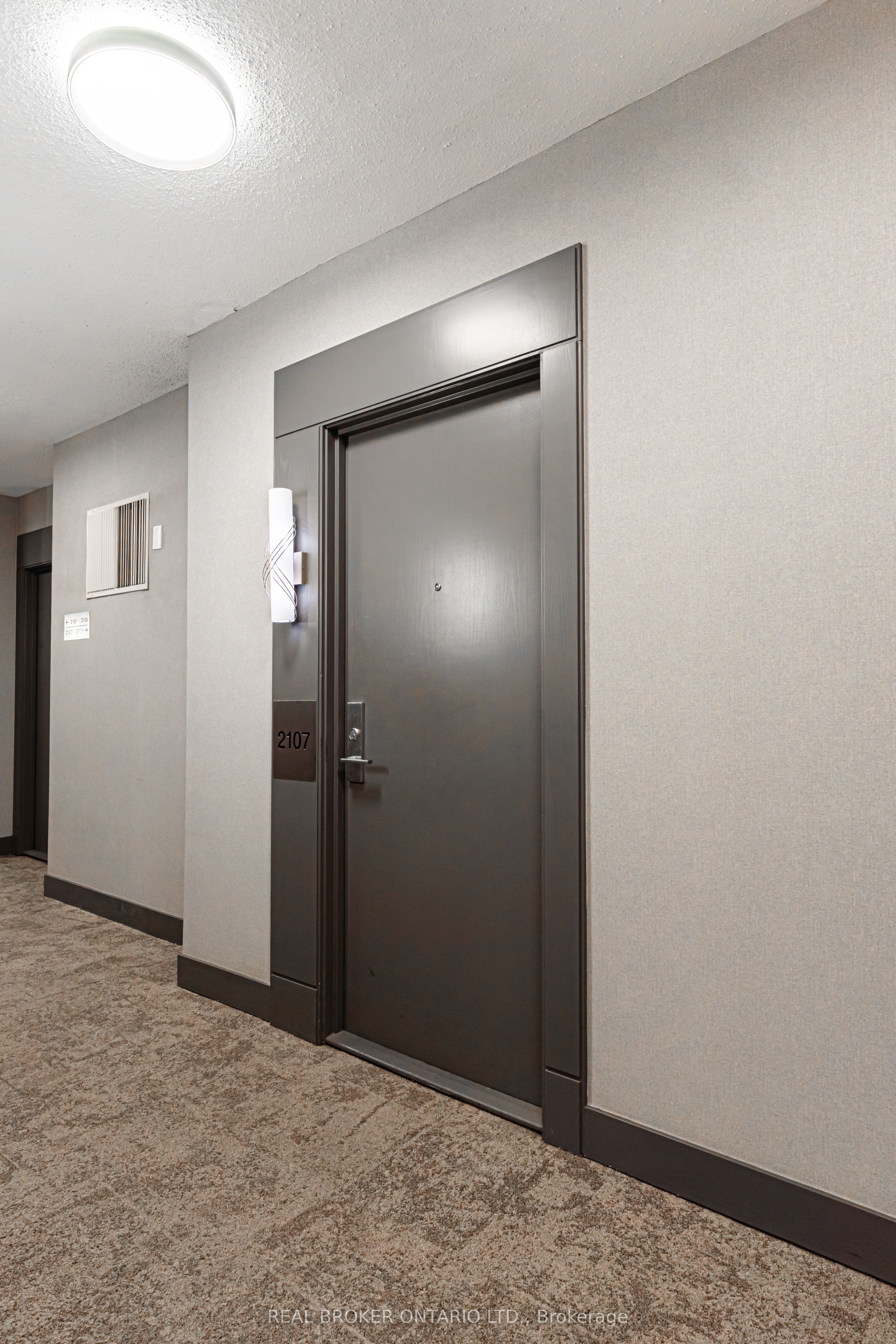90 Absolute Avenue 2107 Property Photo 3