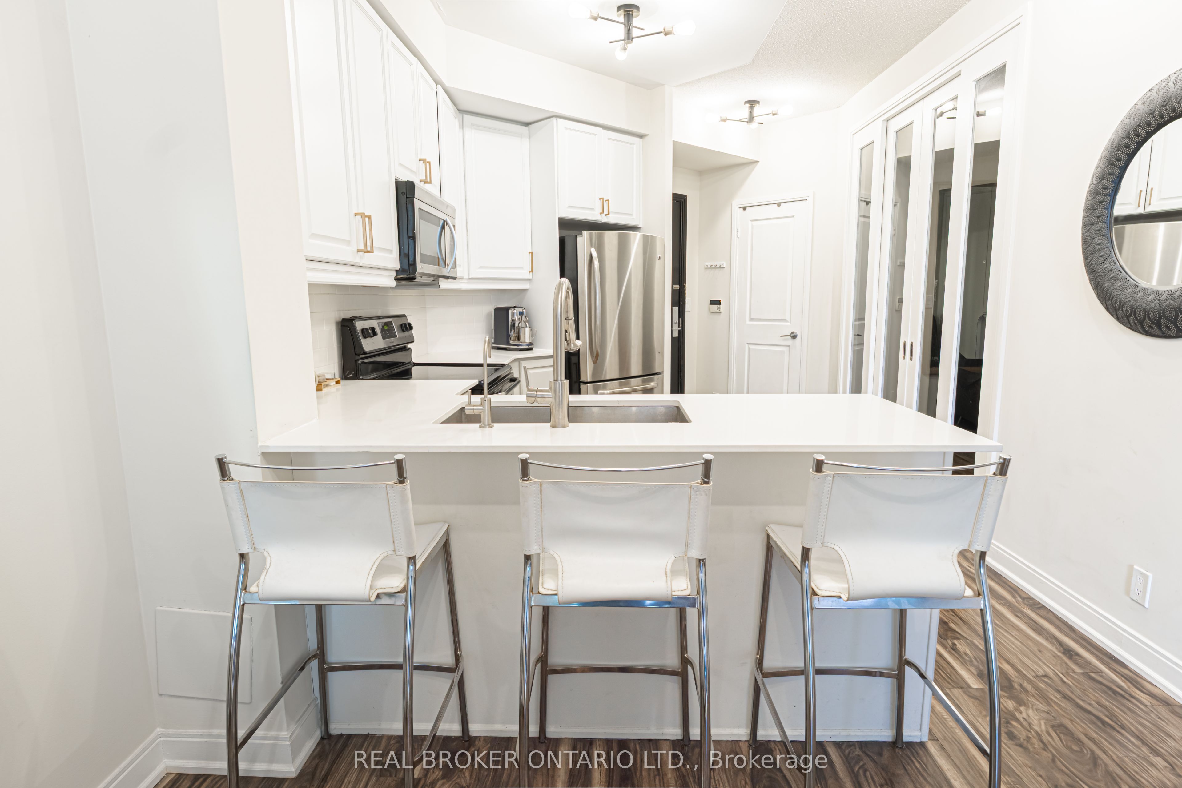 90 Absolute Avenue 2107 Property Photo 6