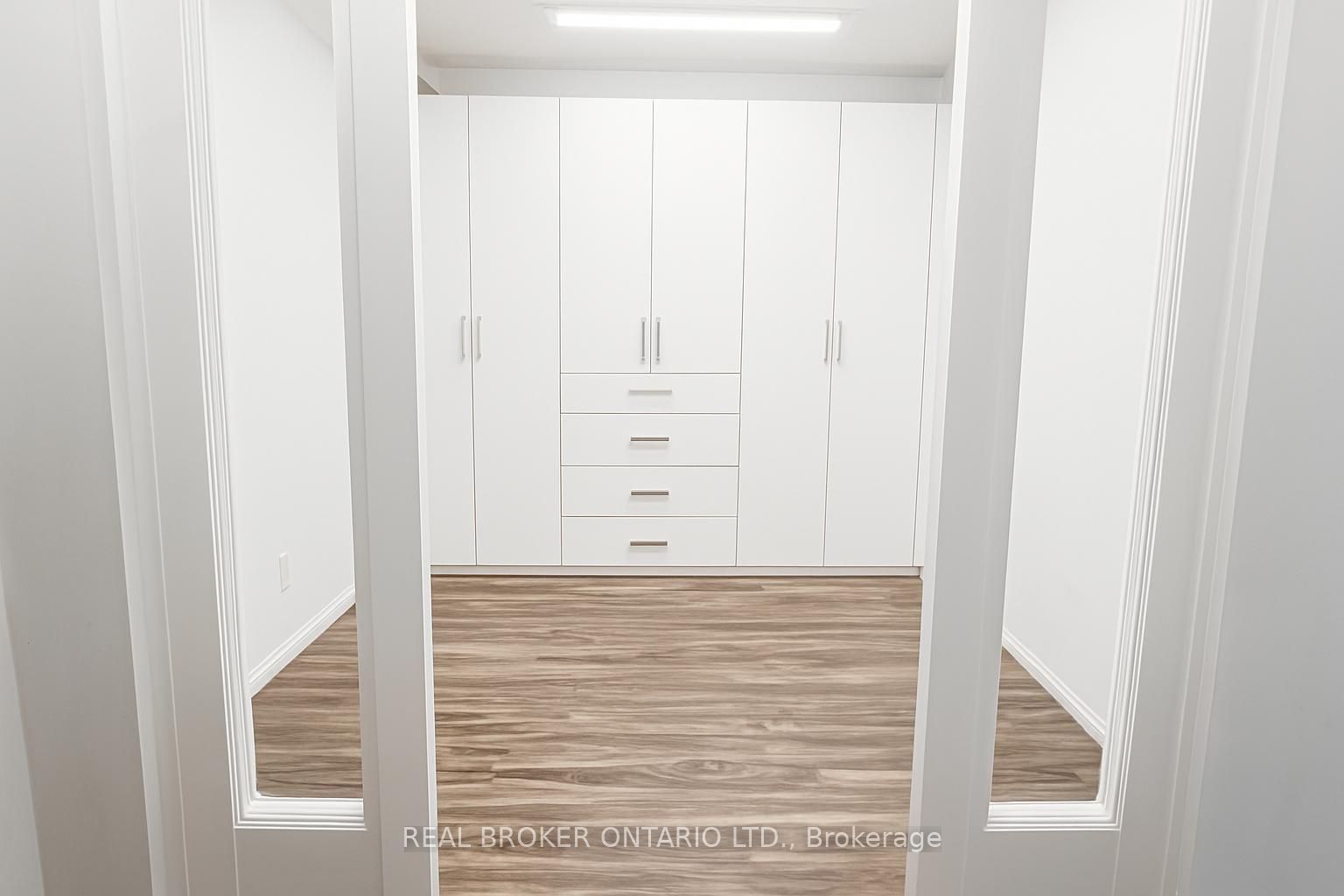 90 Absolute Avenue 2107 Property Photo 9