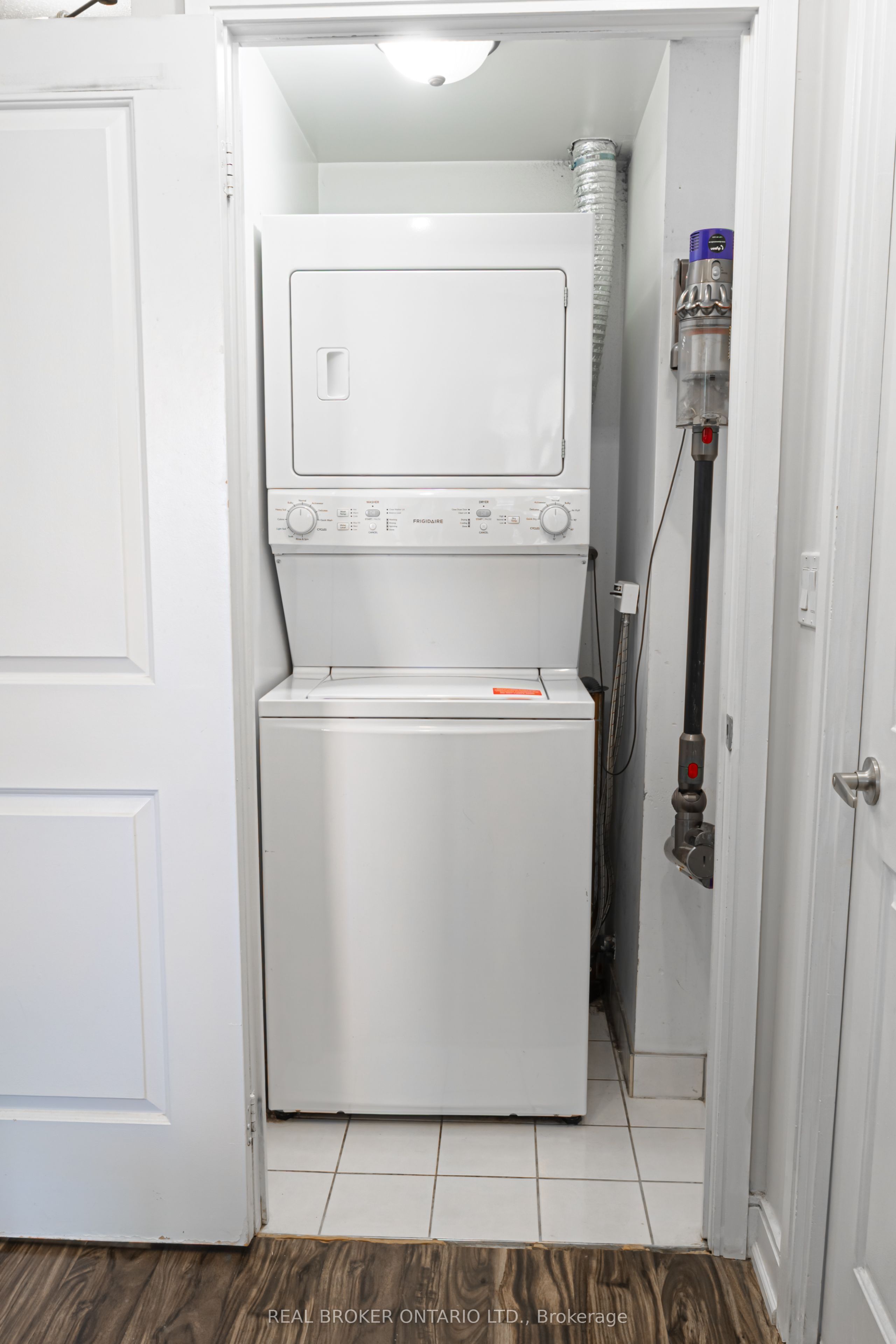 90 Absolute Avenue 2107 Property Photo 13
