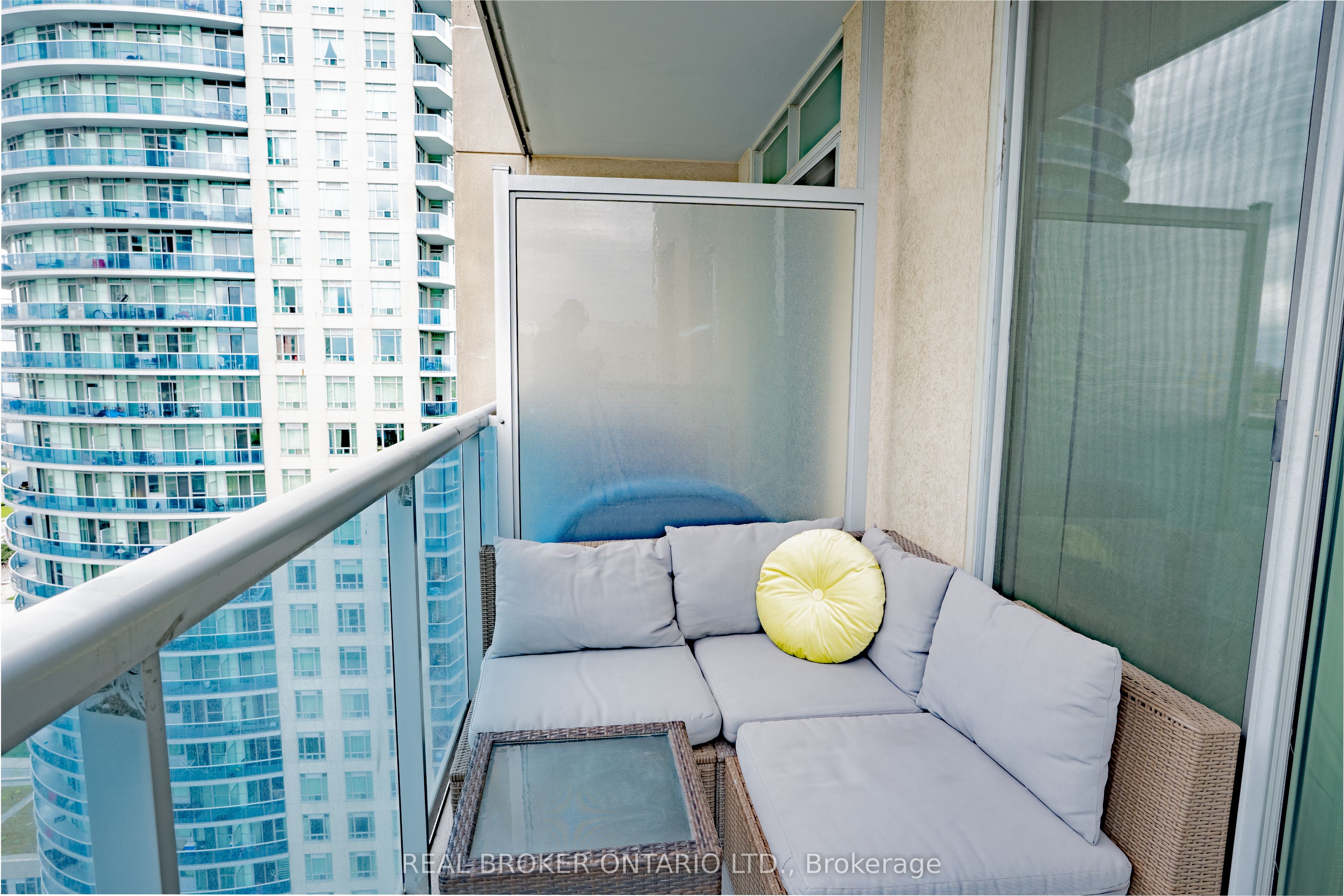 90 Absolute Avenue 2107 Property Photo 14