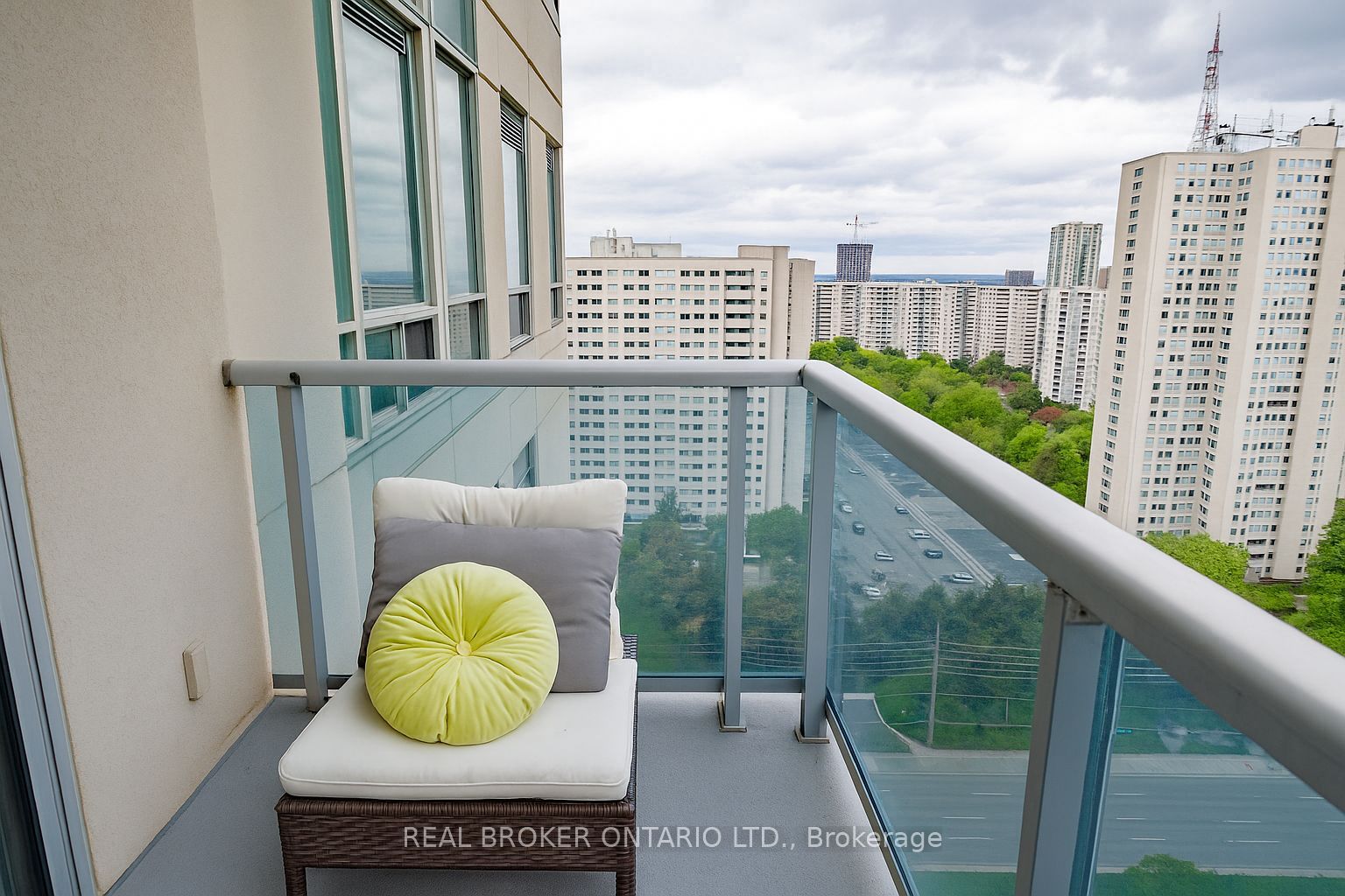 90 Absolute Avenue 2107 Property Photo 15