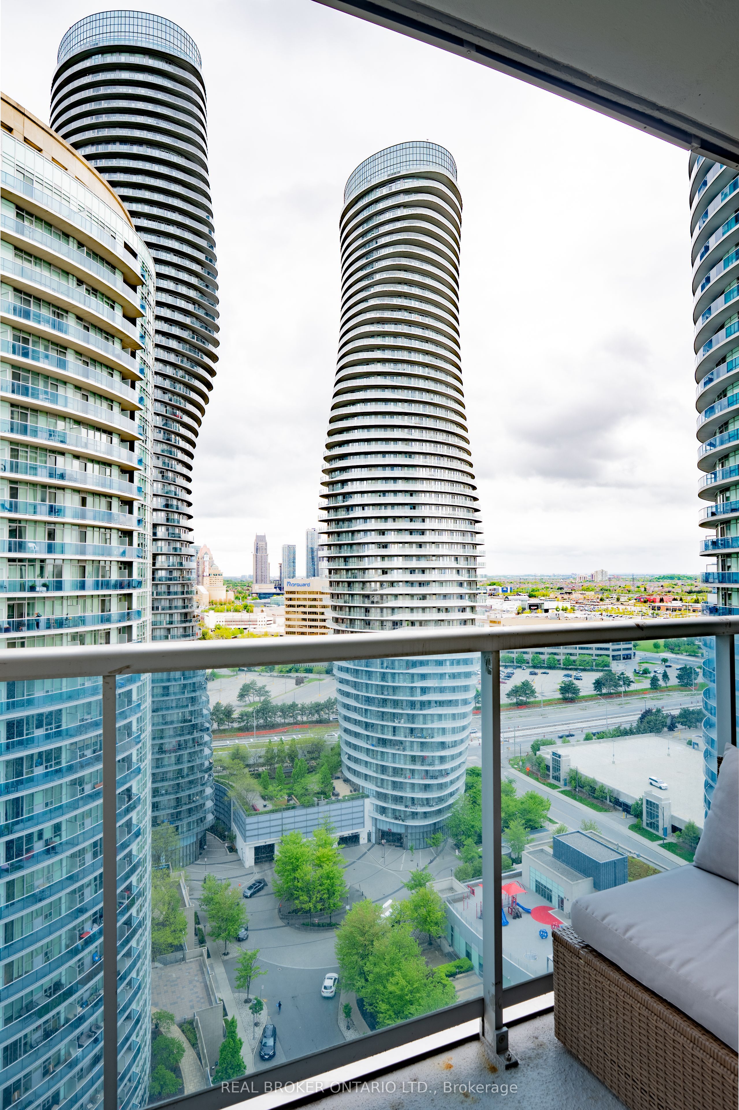 90 Absolute Avenue 2107 Property Photo 16