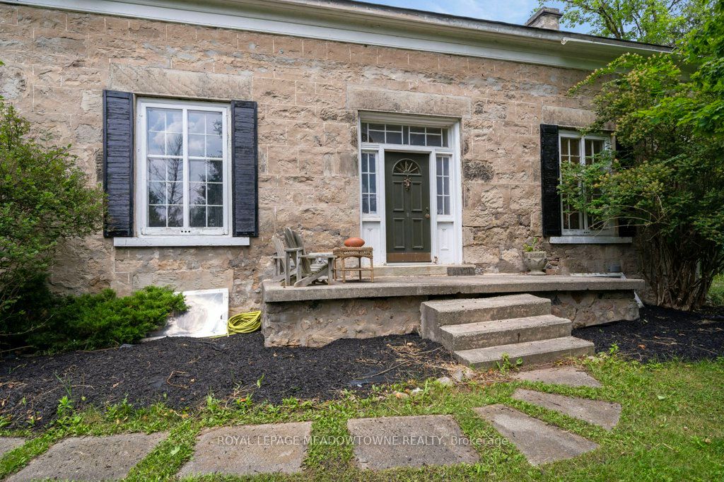 5595 25 Side Road Property Photo 5