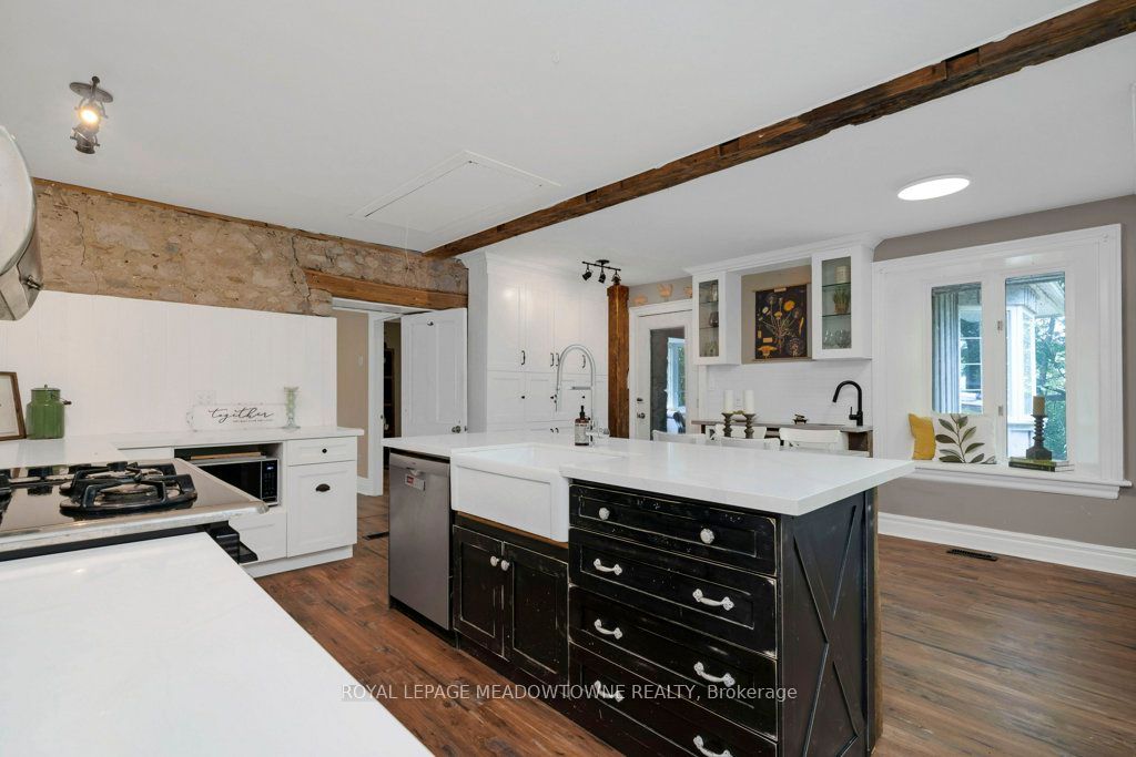 5595 25 Side Road Property Photo 10
