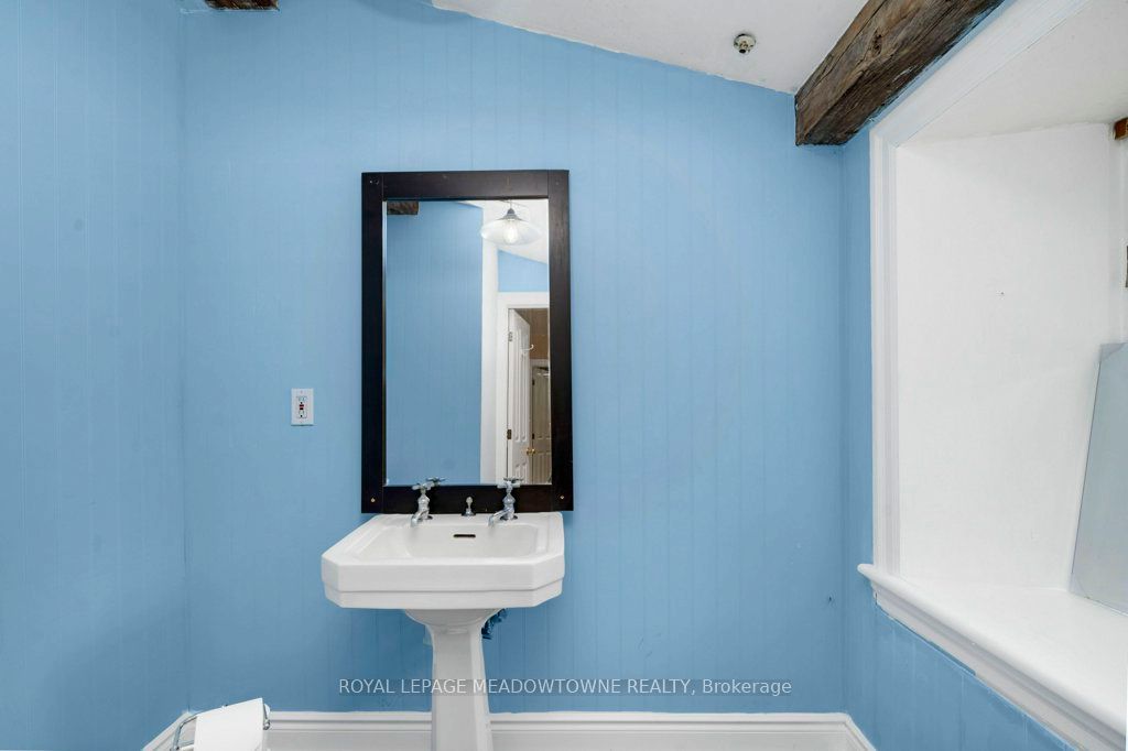 5595 25 Side Road Property Photo 21
