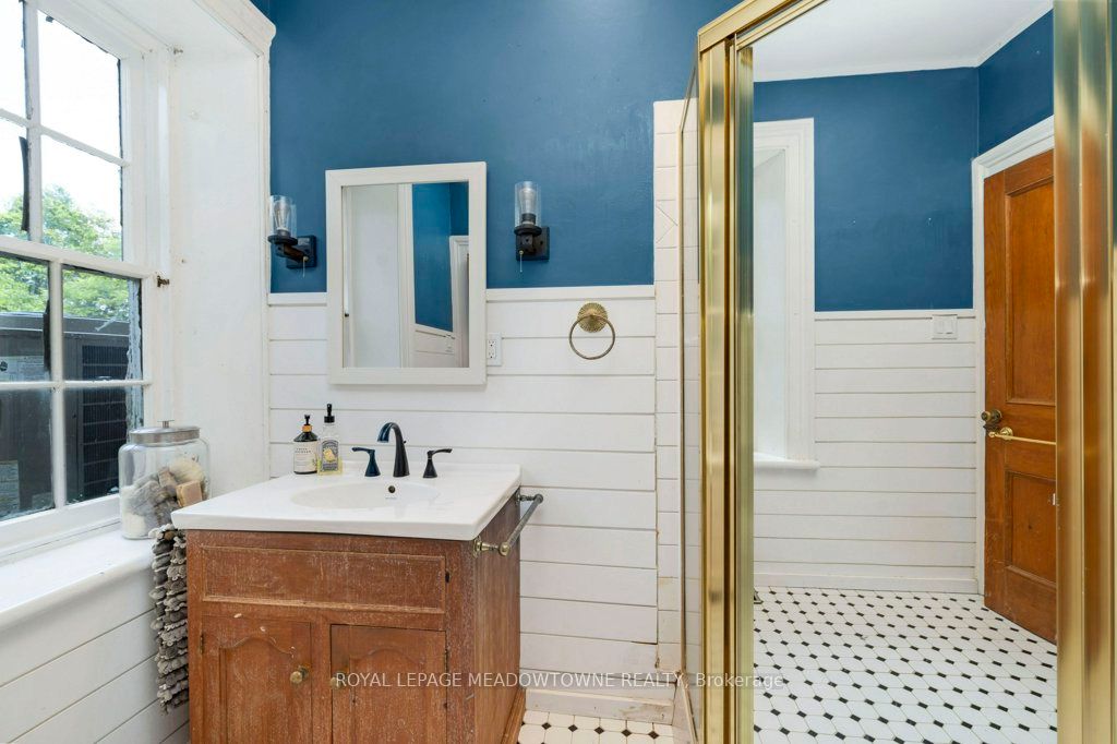 5595 25 Side Road Property Photo 29