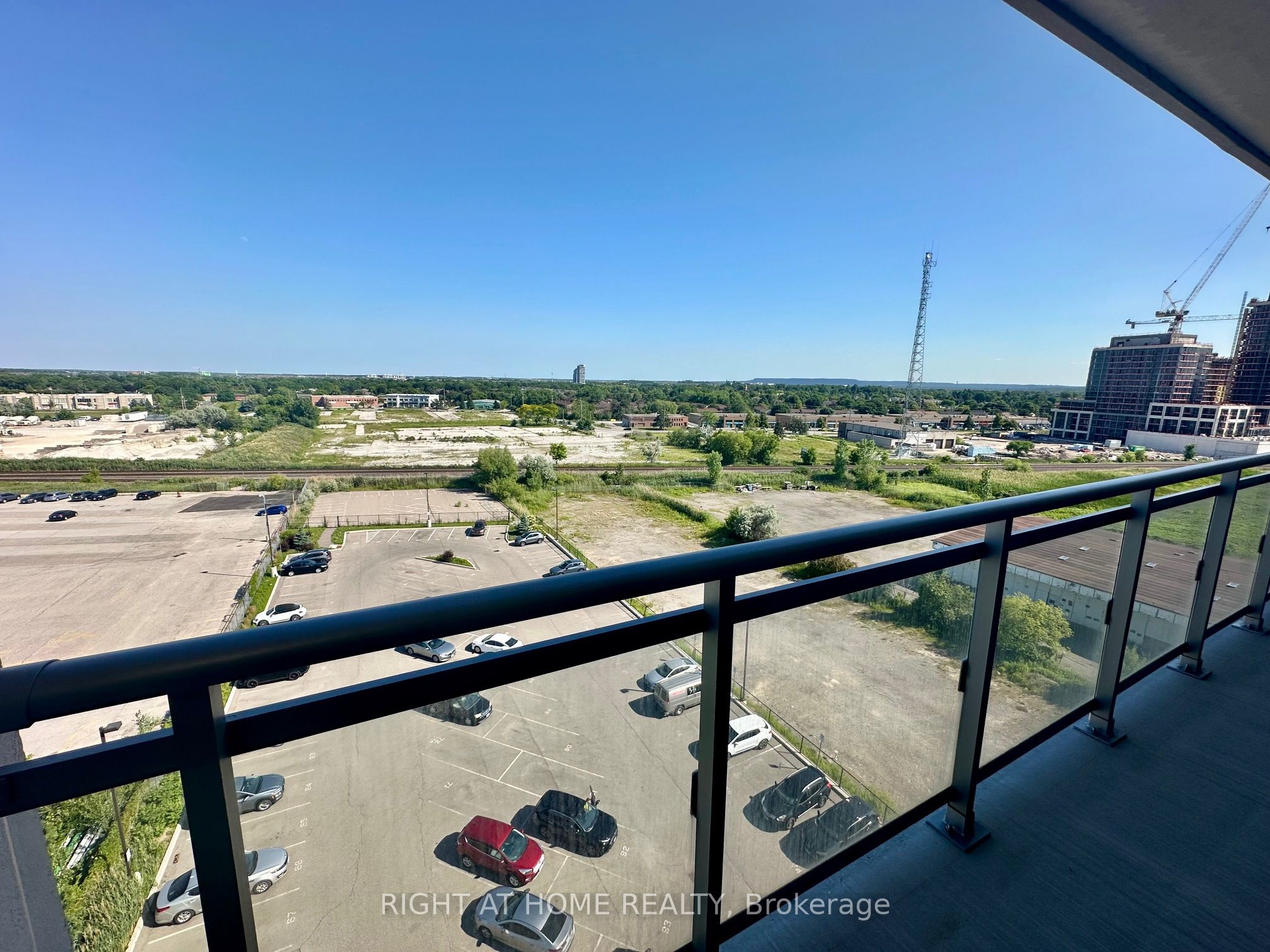 716 Main St E Property Photo 1