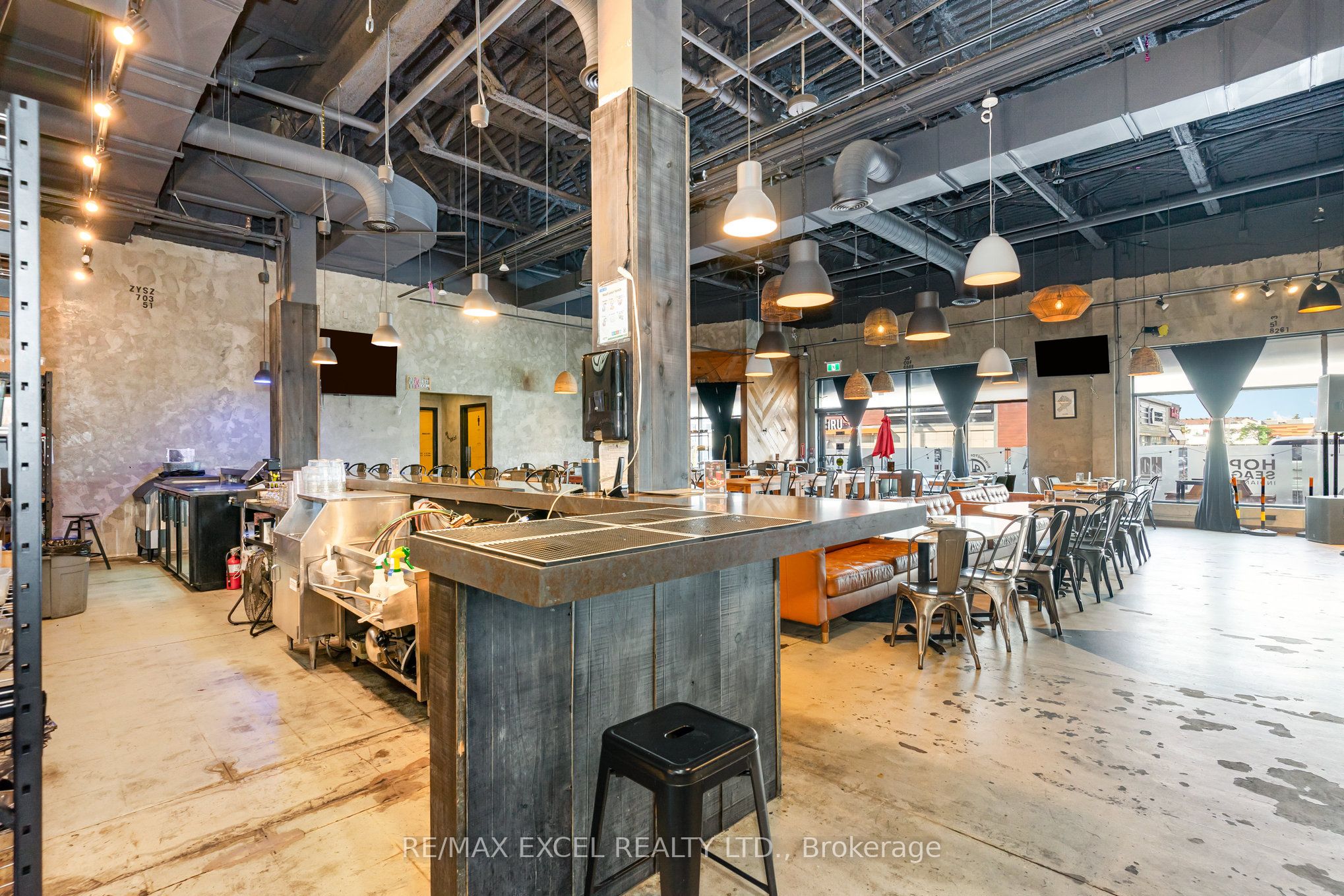 3600 Dundas St Property Photo 10
