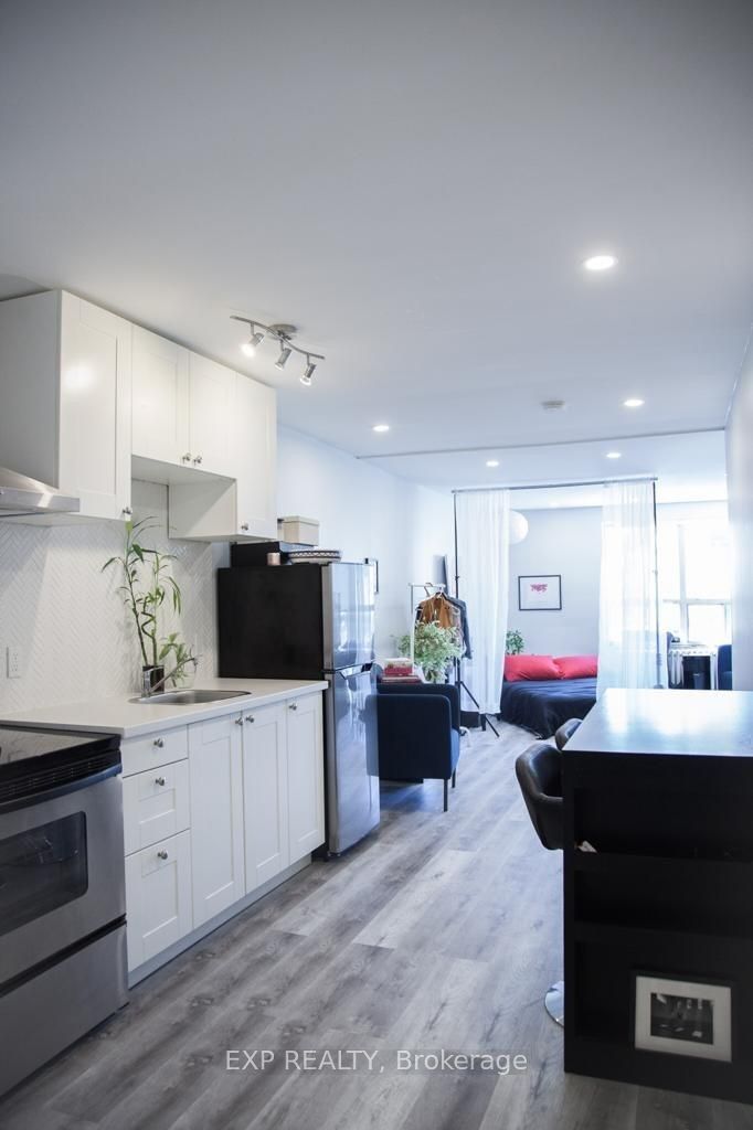 259 Lake Shore Rd E Property Photo 1