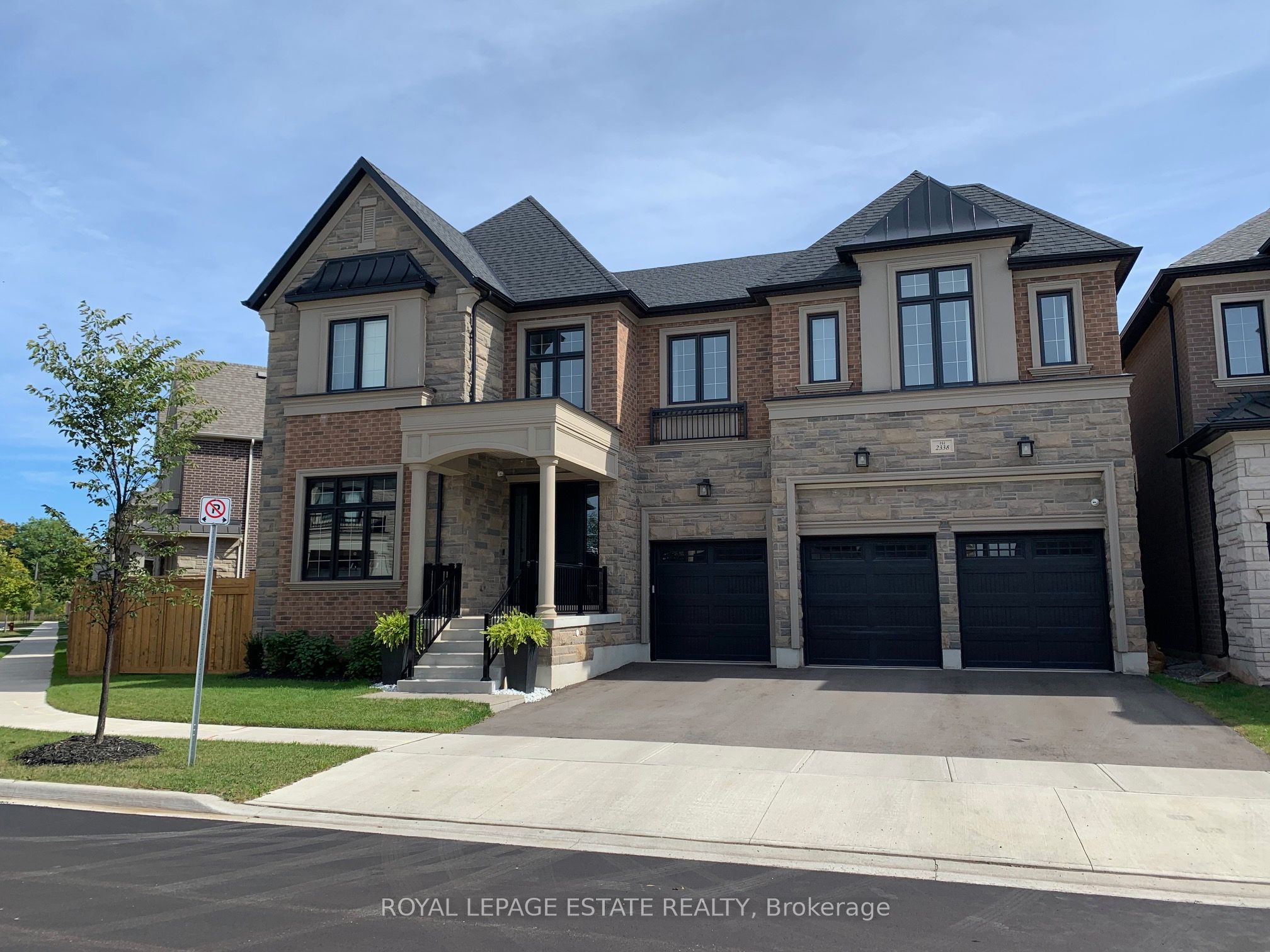 2338 Hyacinth Cres Property Photo 1
