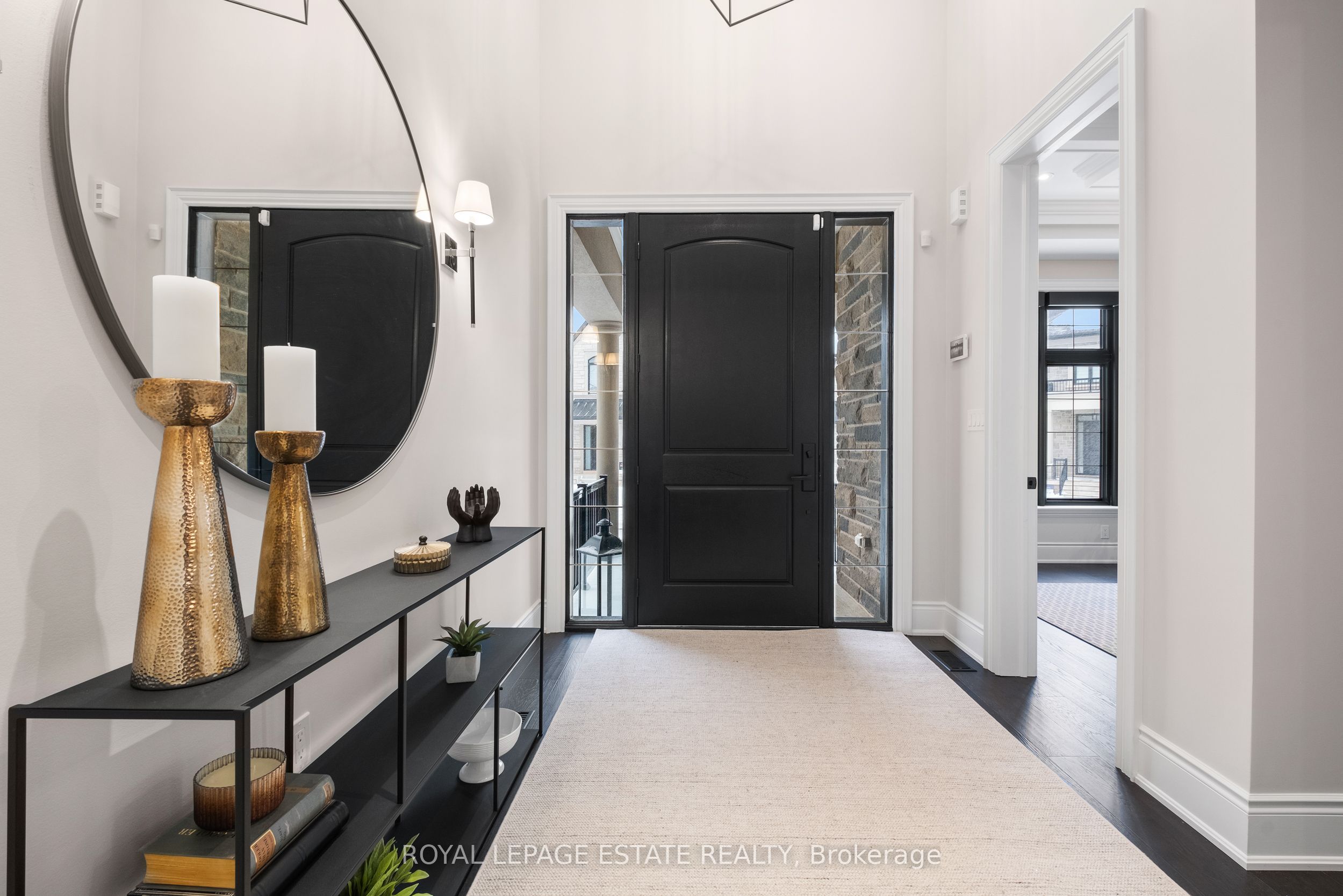 2338 Hyacinth Crescent Property Photo 2