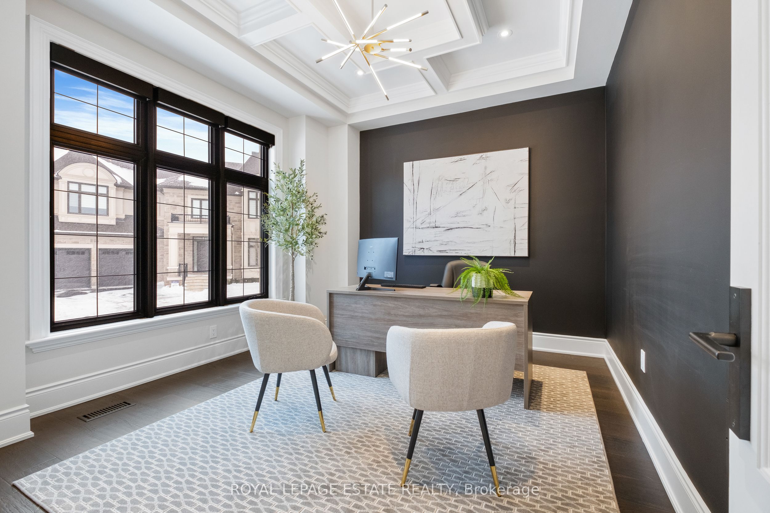 2338 Hyacinth Crescent Property Photo 5