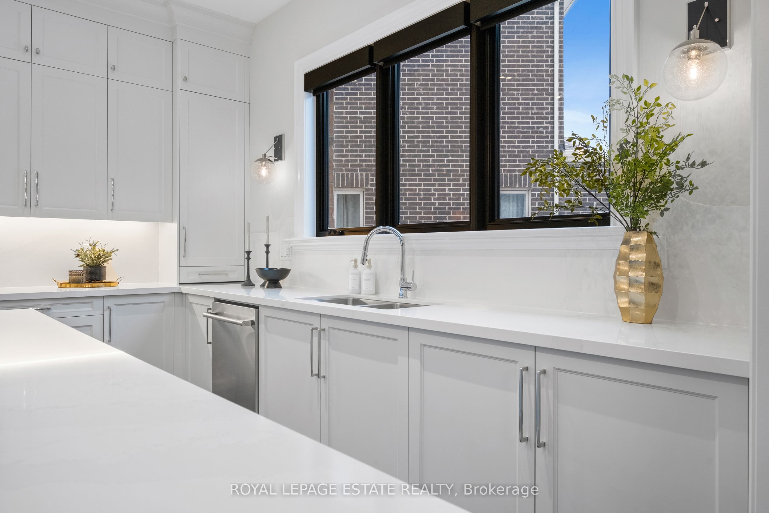 2338 Hyacinth Crescent Property Photo 9