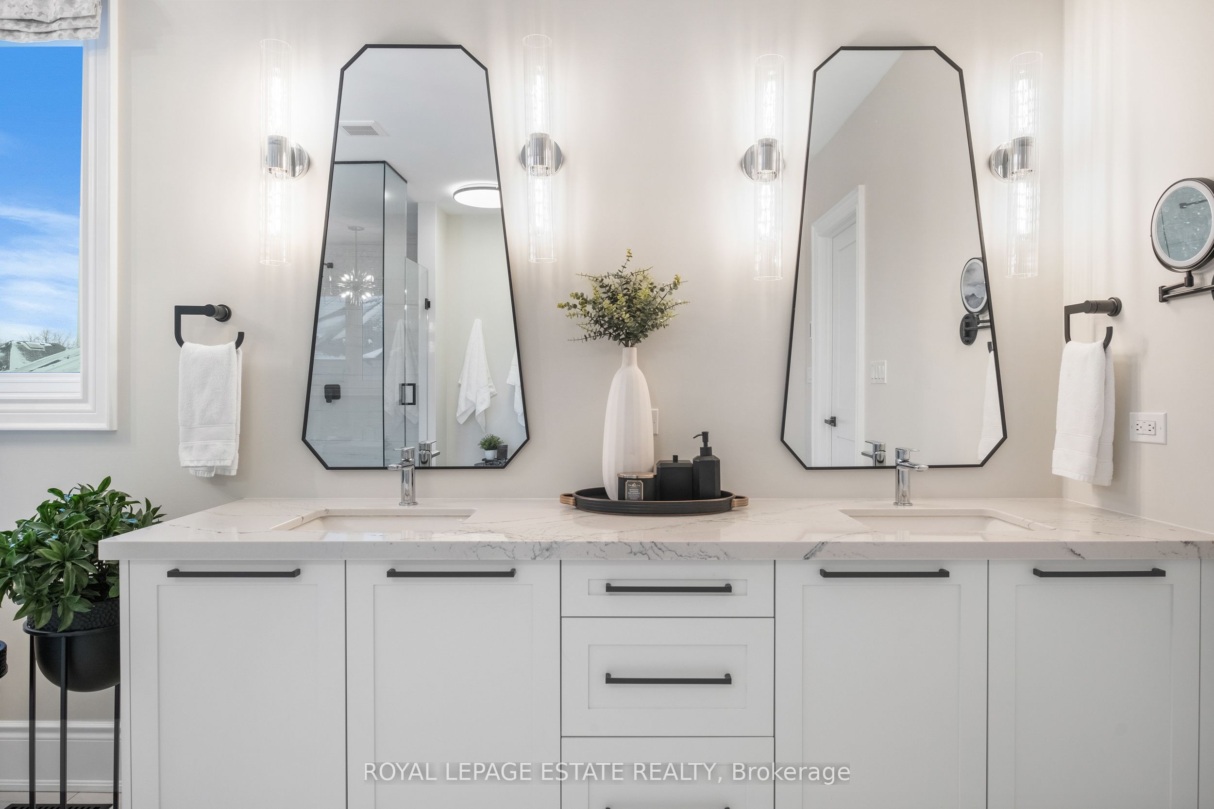 2338 Hyacinth Crescent Property Photo 23