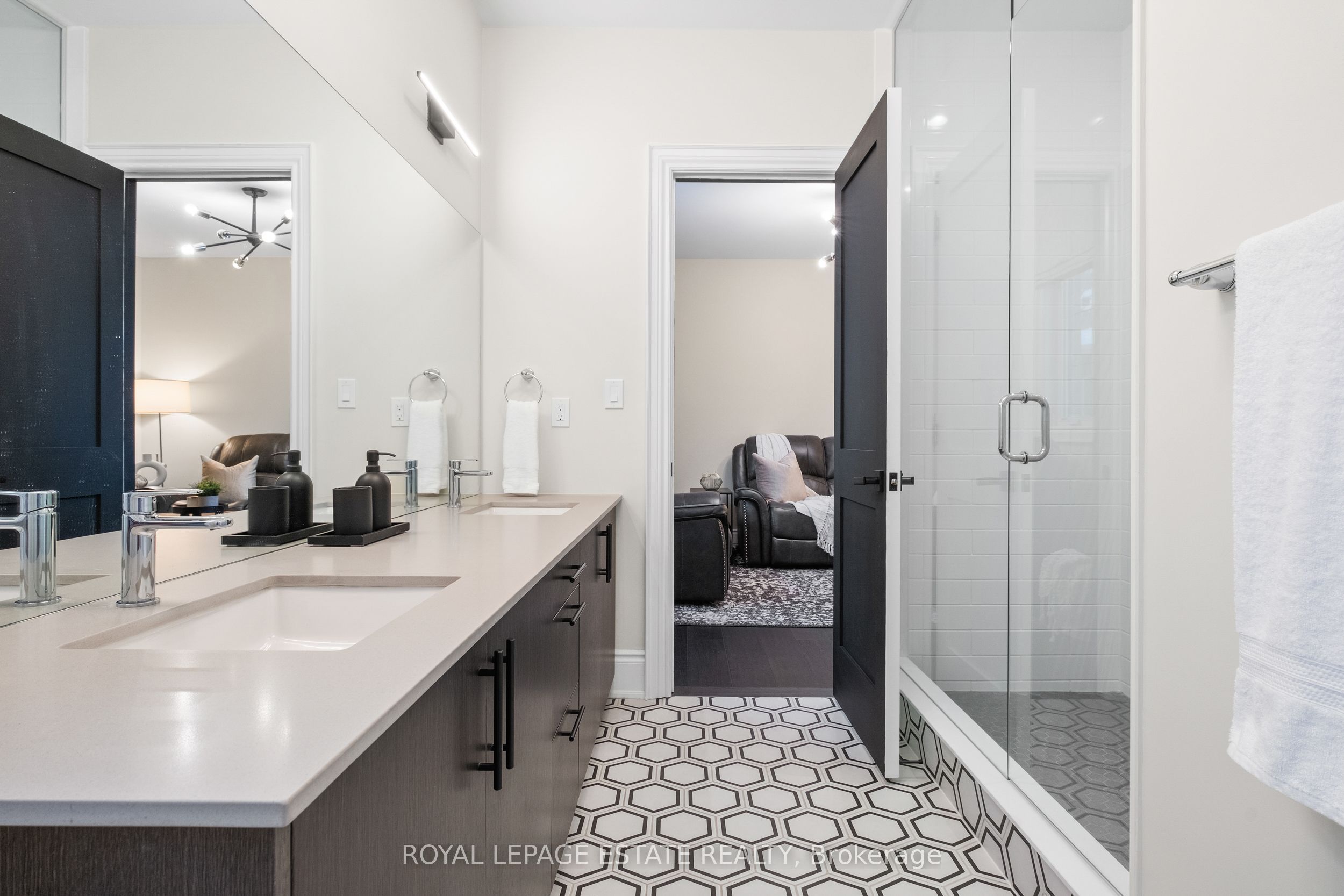 2338 Hyacinth Crescent Property Photo 27