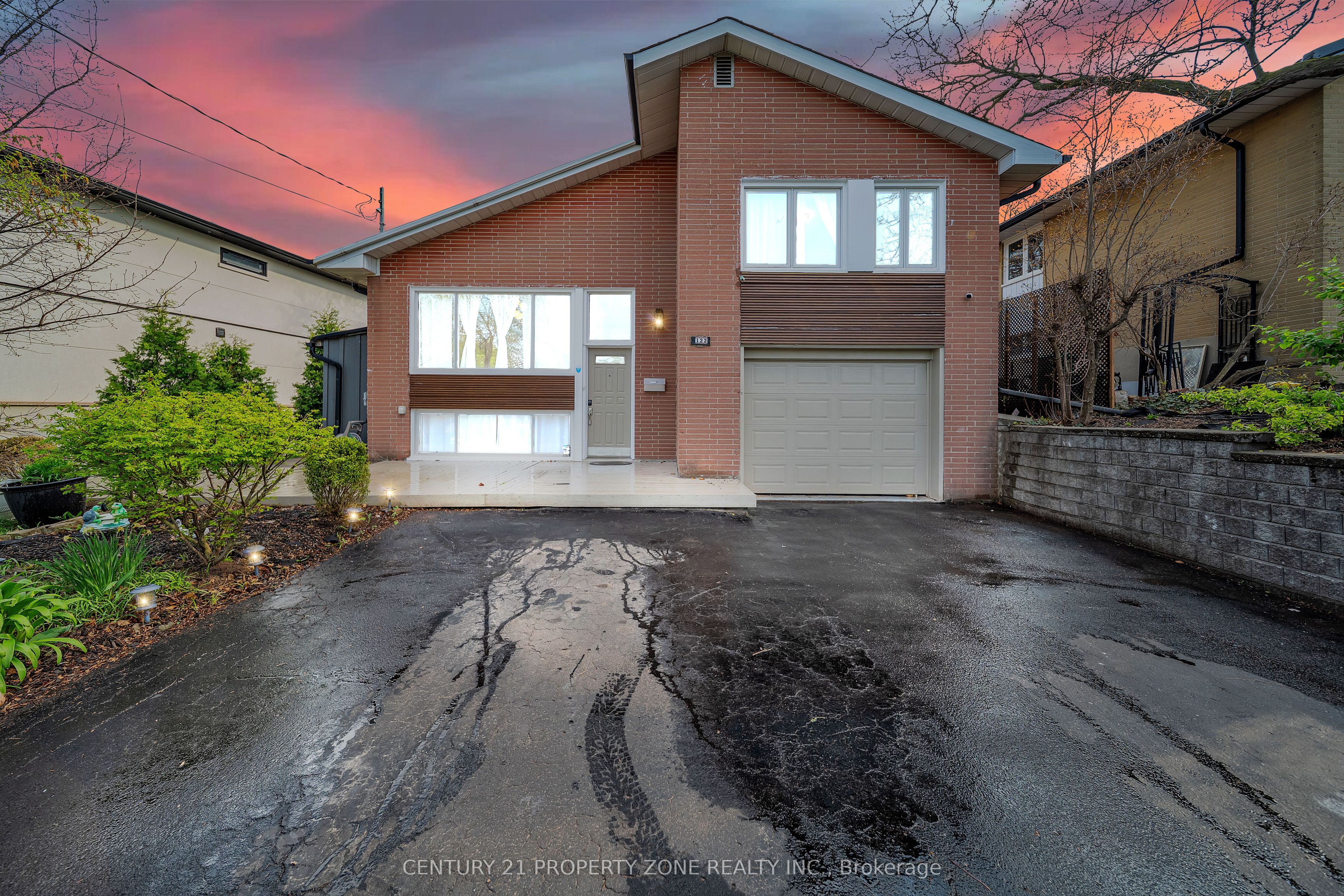 122 Vista Boulevard Property Photo 1