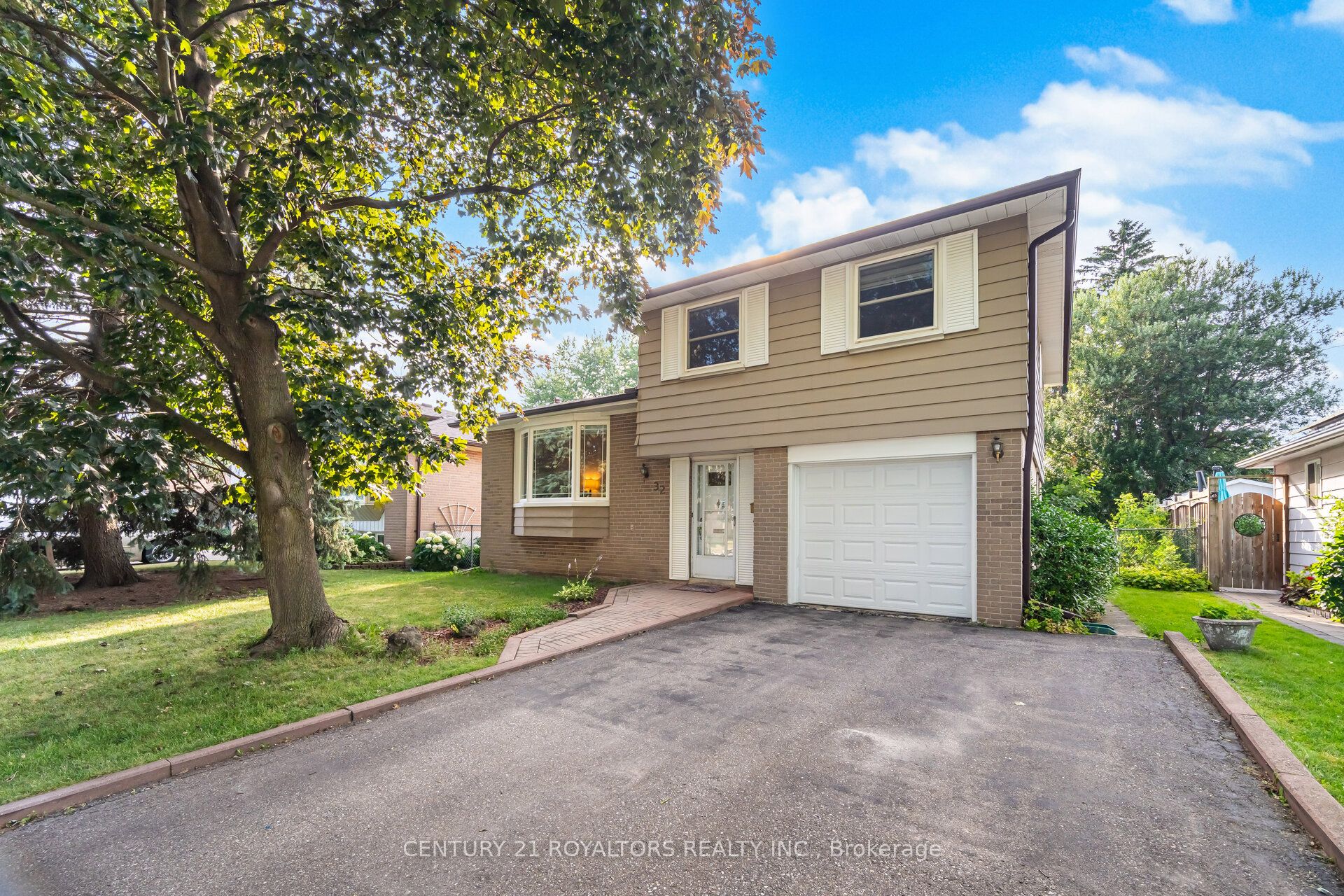 32 Farmington Drive Property Photo 1