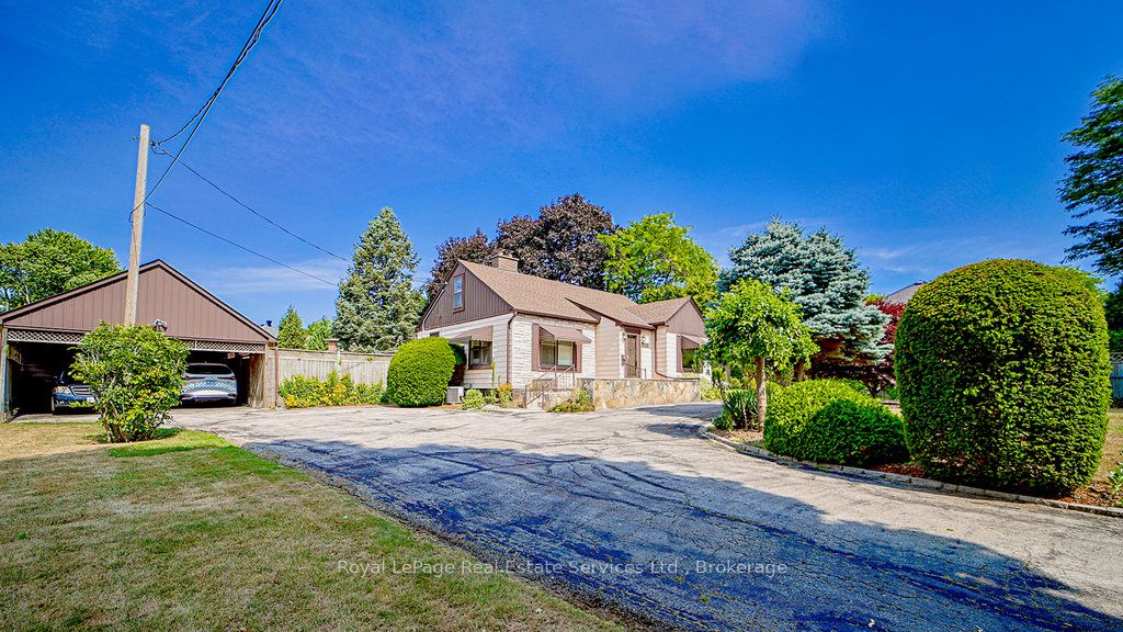 3039 Lakeshore Road W Property Photo 1