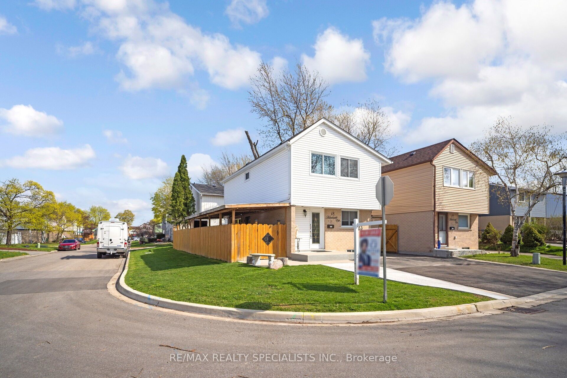 18 Hardcastle Court Property Photo 1