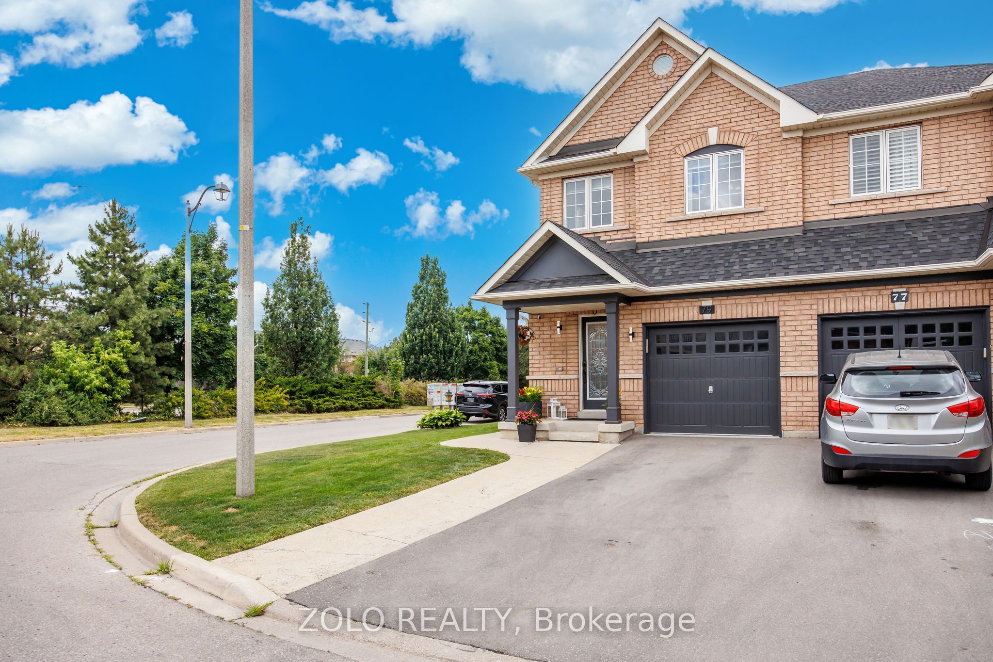 79 Crystalview Crescent S Property Photo 2
