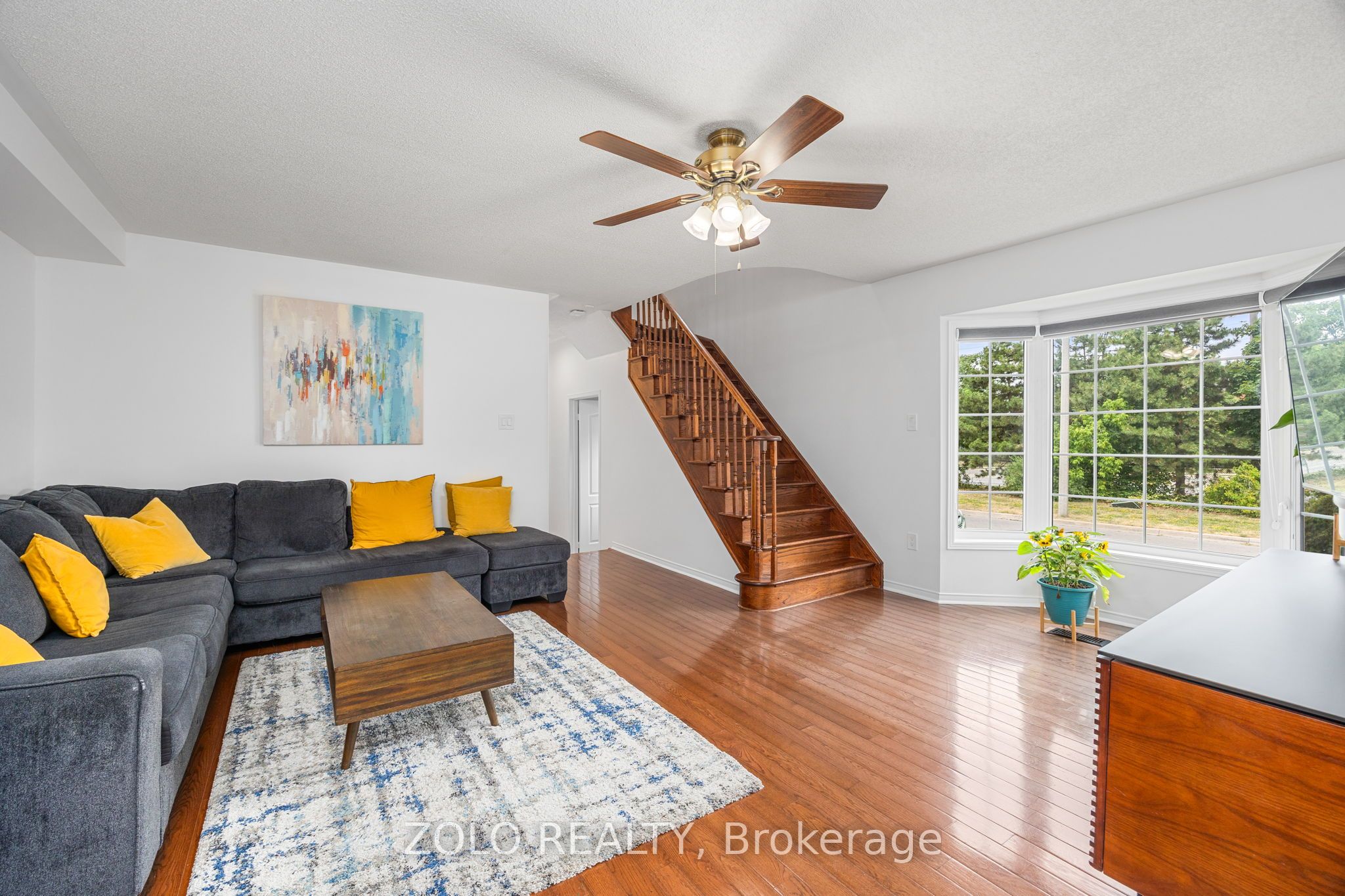 79 Crystalview Crescent S Property Photo 8