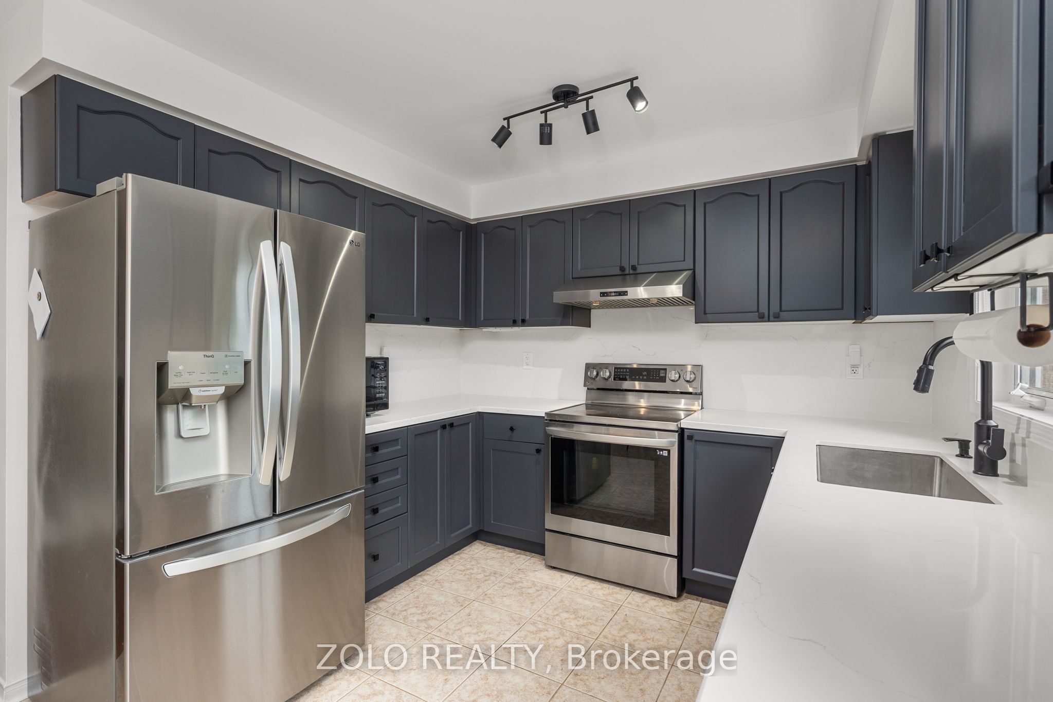 79 Crystalview Crescent S Property Photo 12