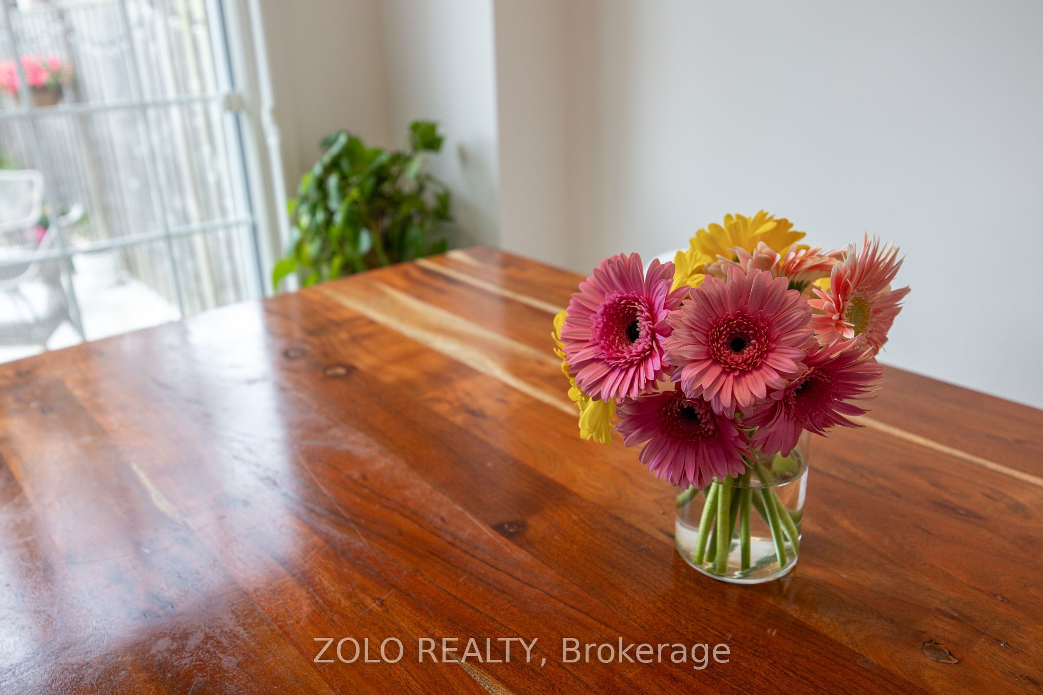 79 Crystalview Crescent S Property Photo 14