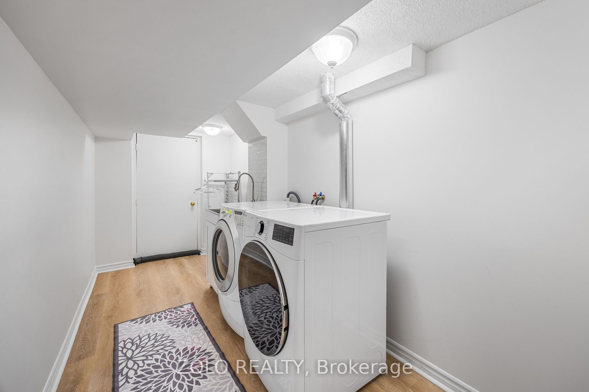 79 Crystalview Crescent S Property Photo 32