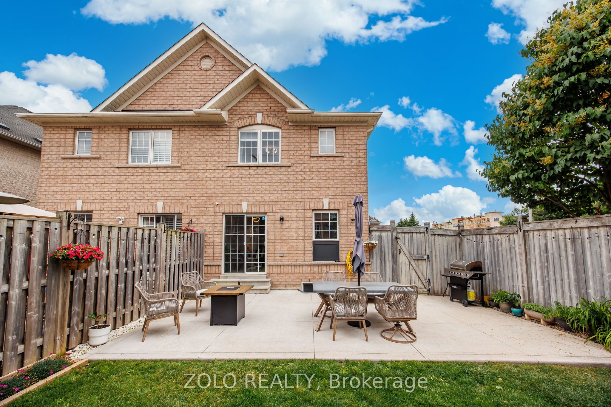79 Crystalview Crescent S Property Photo 37