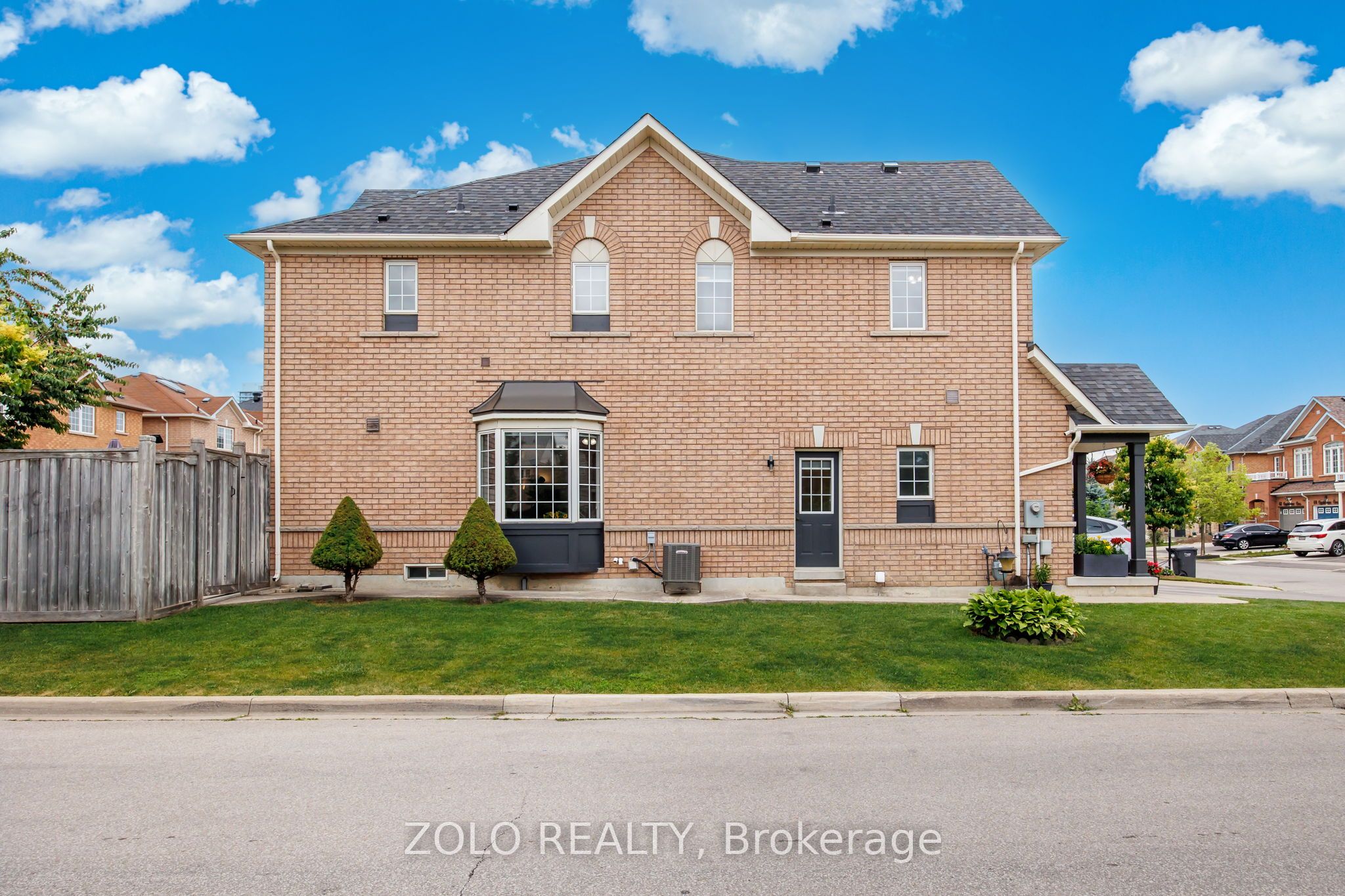 79 Crystalview Crescent S Property Photo 38