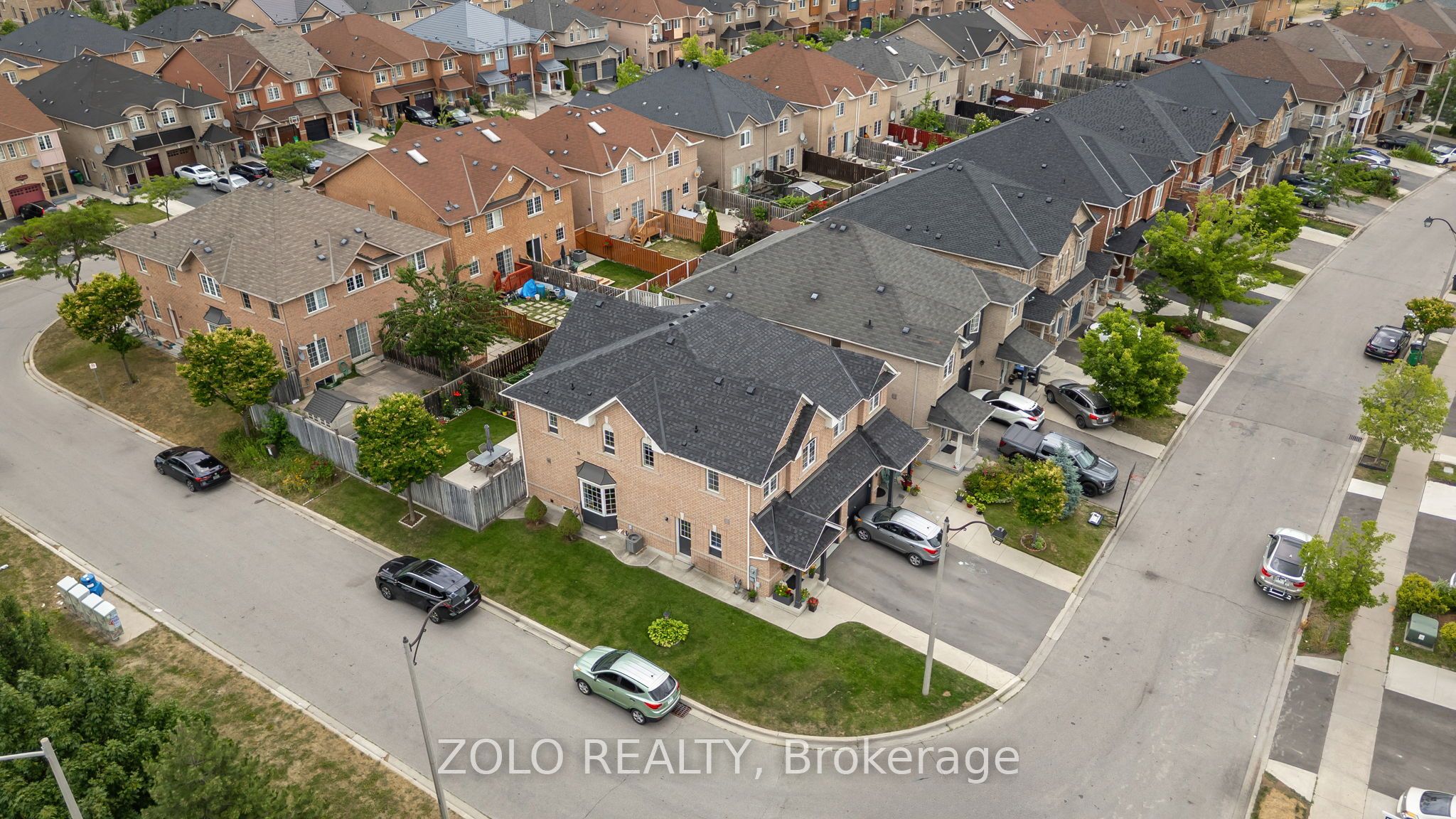 79 Crystalview Crescent S Property Photo 40