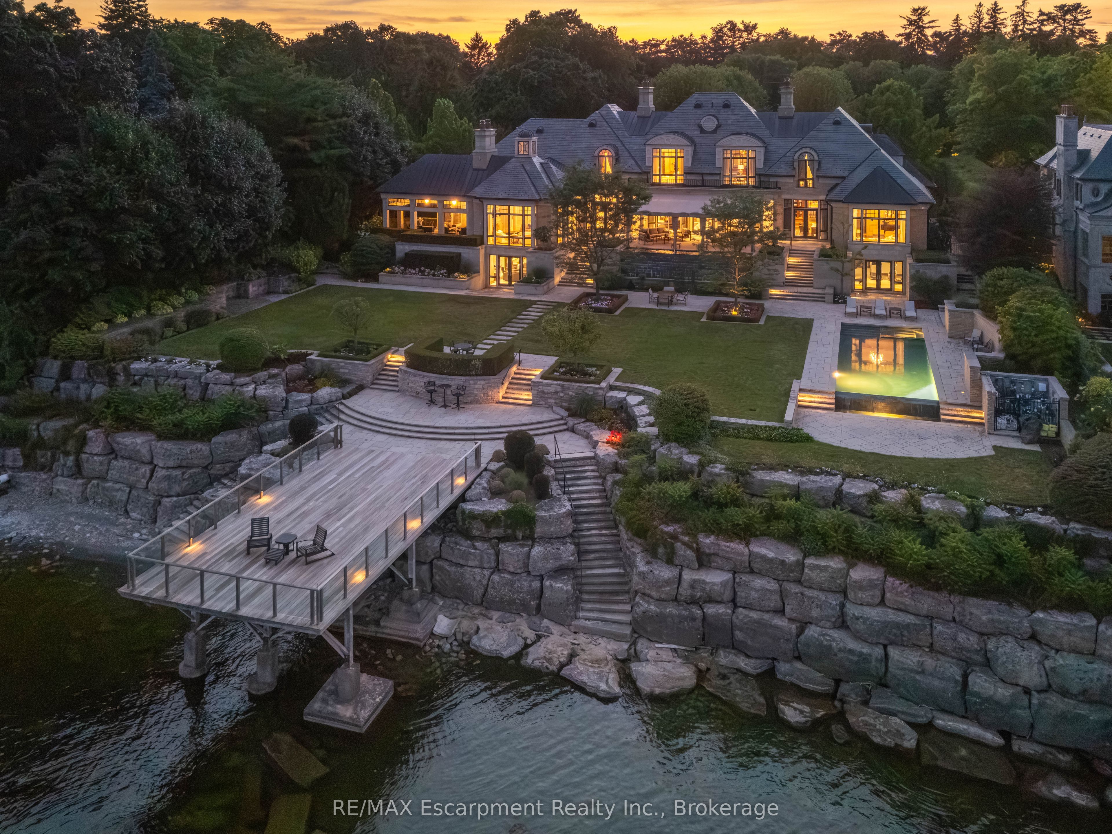 2054 Lakeshore Road E