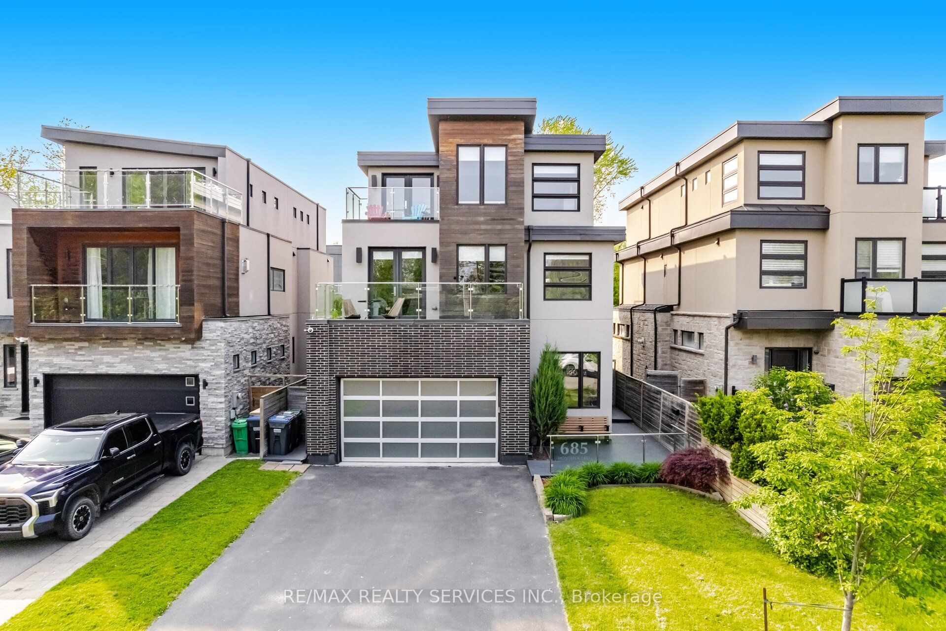 685 Montbeck Crescent Property Photo 1