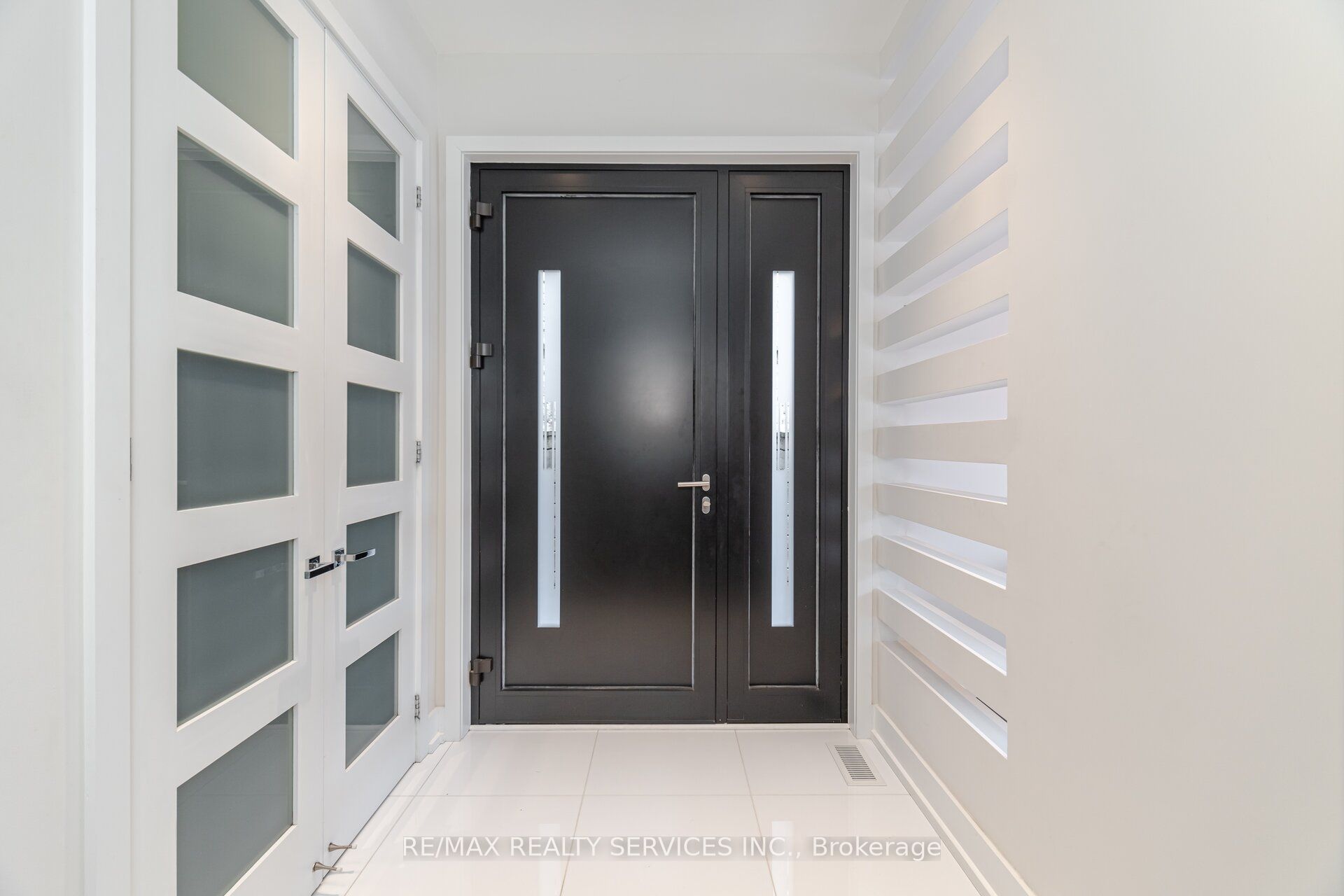 685 Montbeck Crescent Property Photo 4