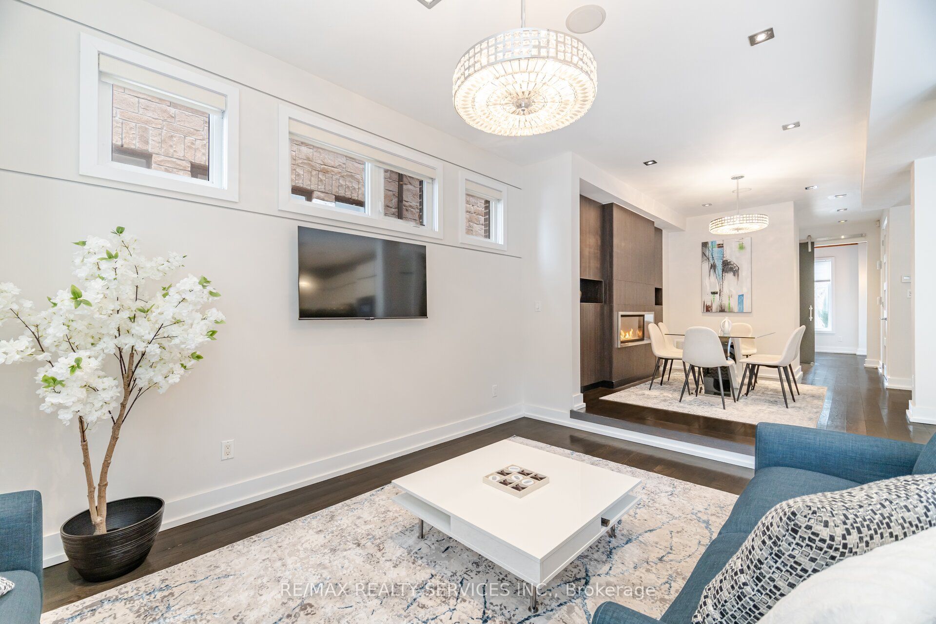 685 Montbeck Crescent Property Photo 8