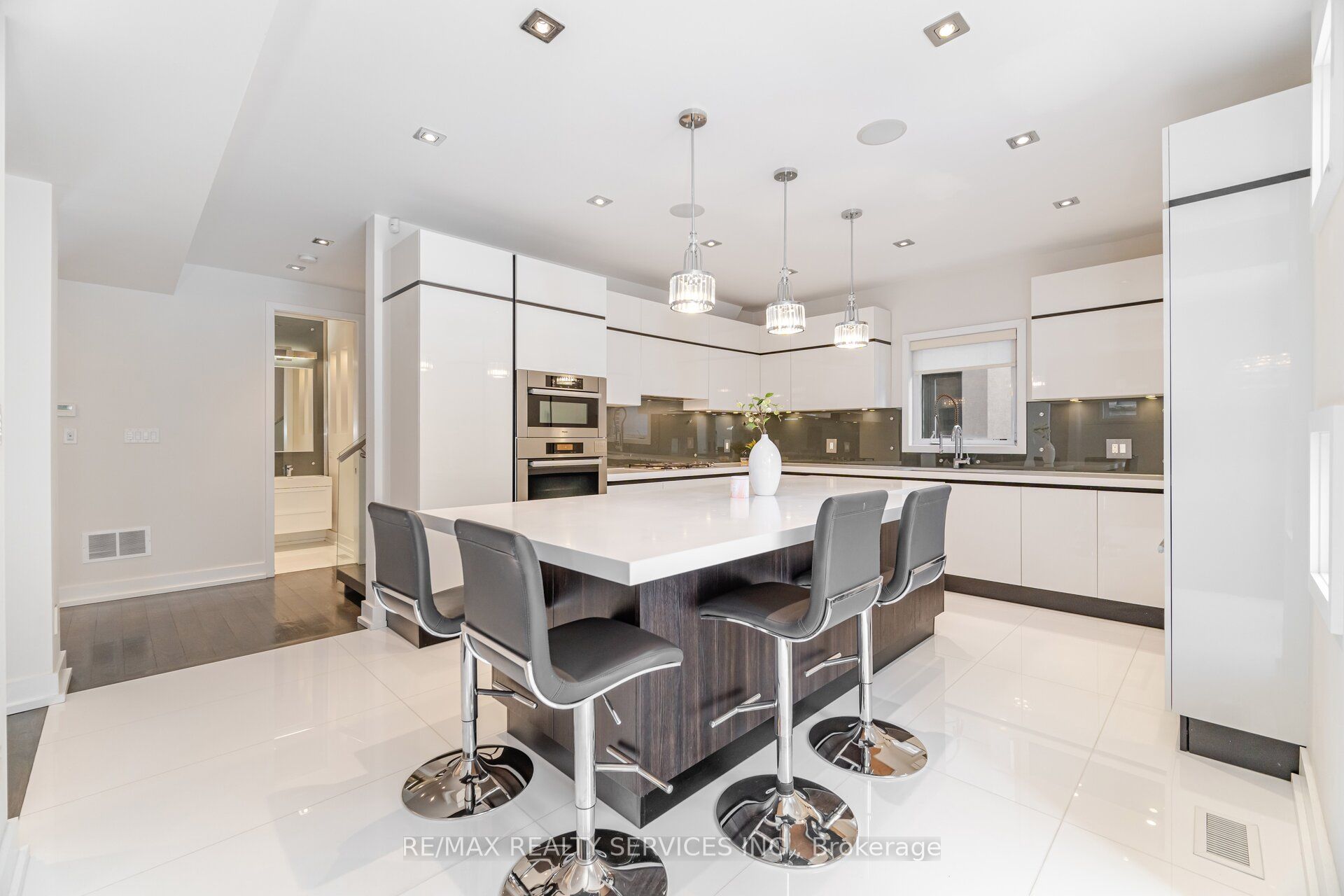 685 Montbeck Crescent Property Photo 11