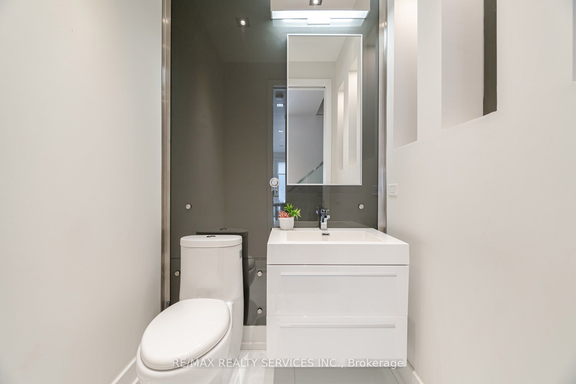 685 Montbeck Crescent Property Photo 16