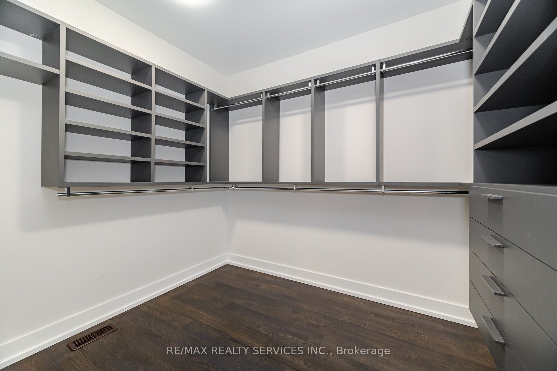 685 Montbeck Crescent Property Photo 21