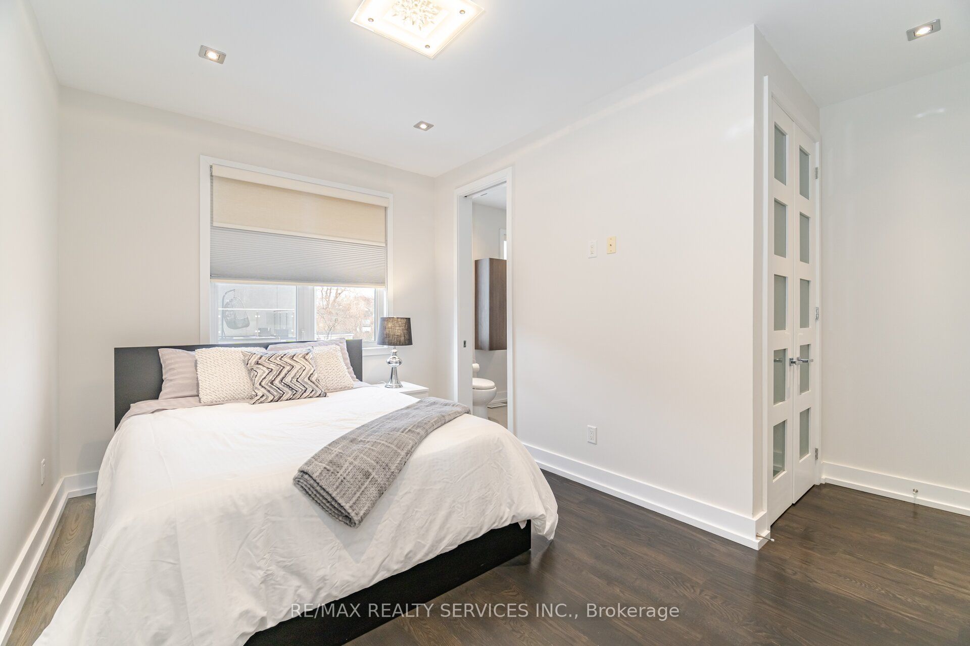 685 Montbeck Crescent Property Photo 27