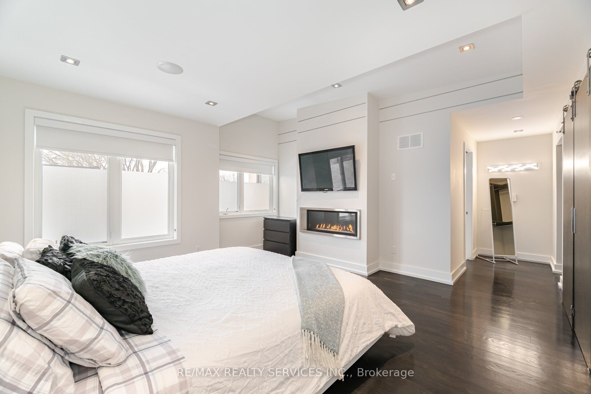 685 Montbeck Crescent Property Photo 38