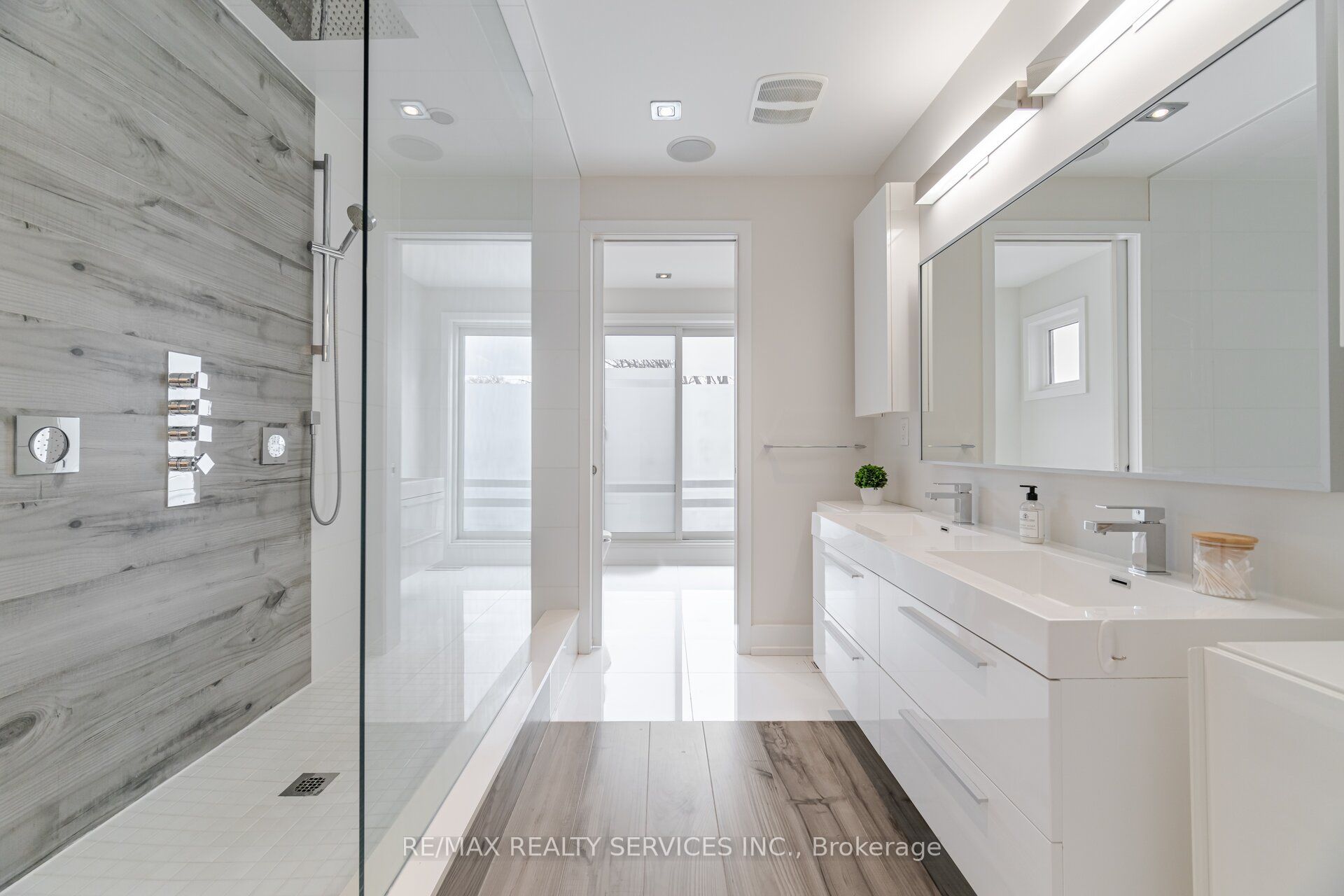 685 Montbeck Crescent Property Photo 39