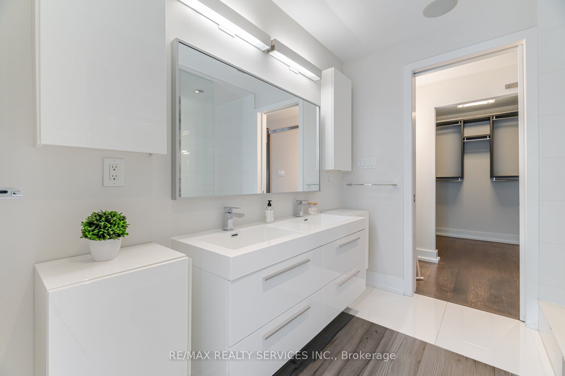 685 Montbeck Crescent Property Photo 40