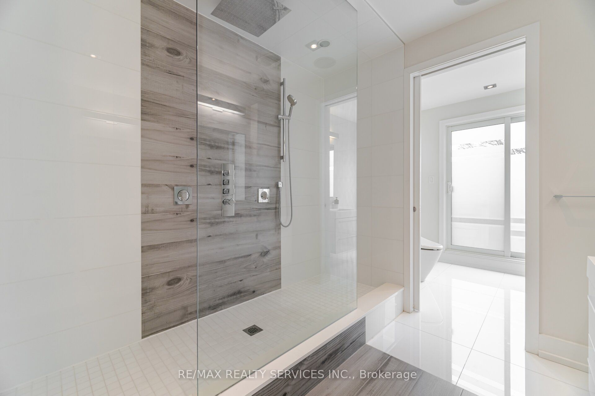 685 Montbeck Crescent Property Photo 41