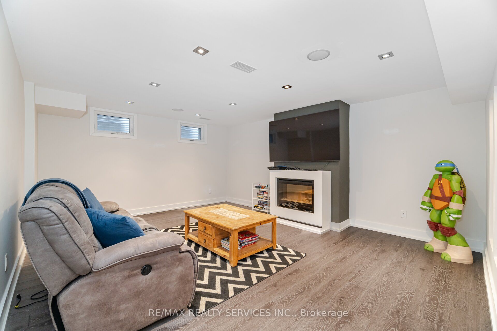 685 Montbeck Crescent Property Photo 42