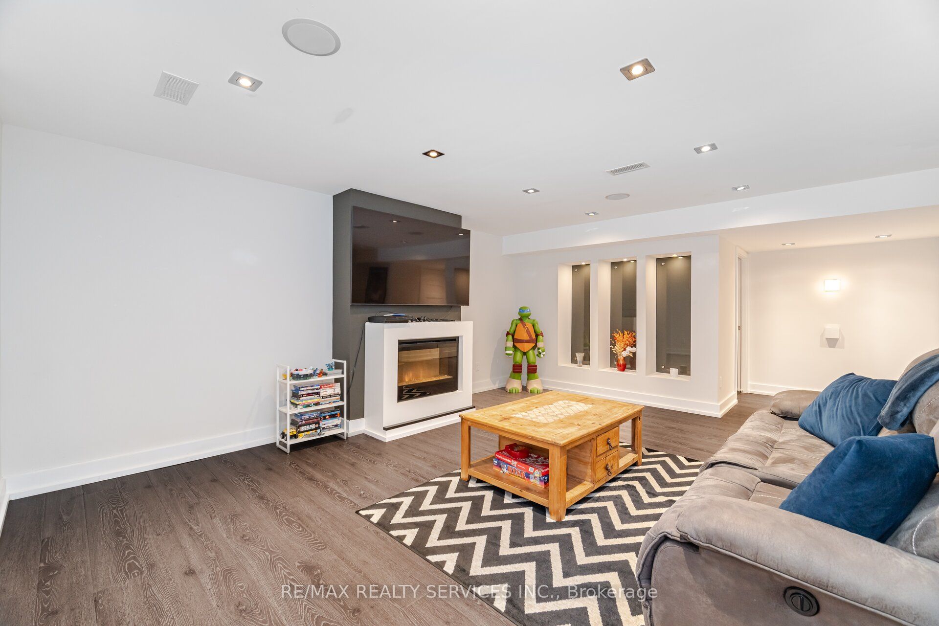 685 Montbeck Crescent Property Photo 43