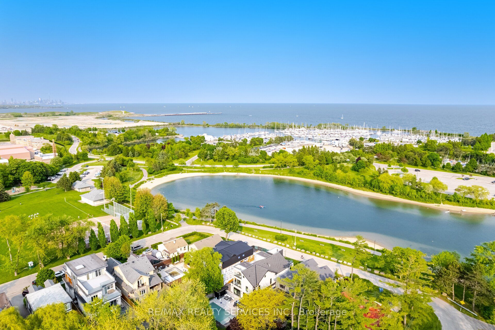 685 Montbeck Crescent Property Photo 48