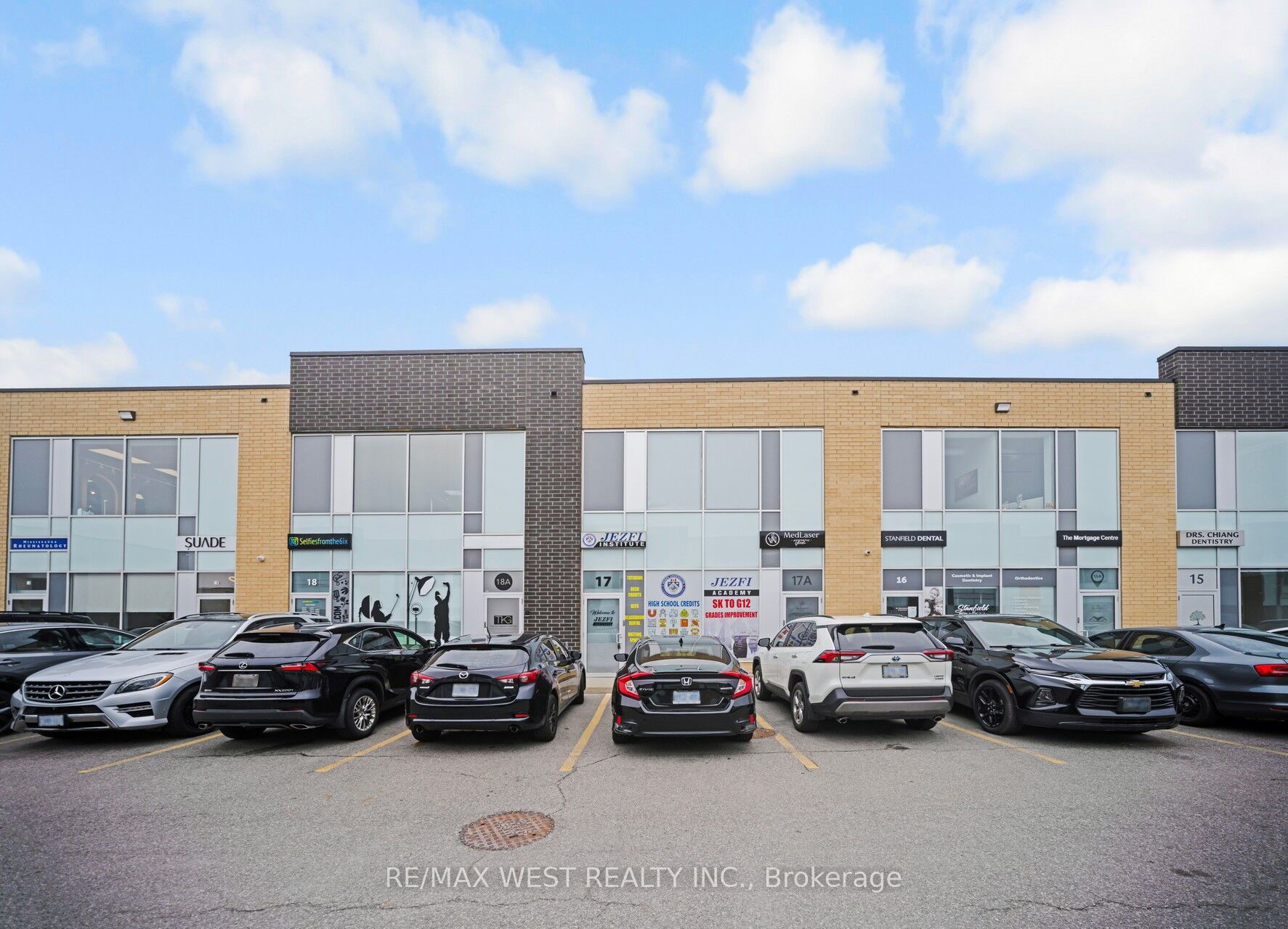 1235 Queensway N/A E 17 Property Photo 1